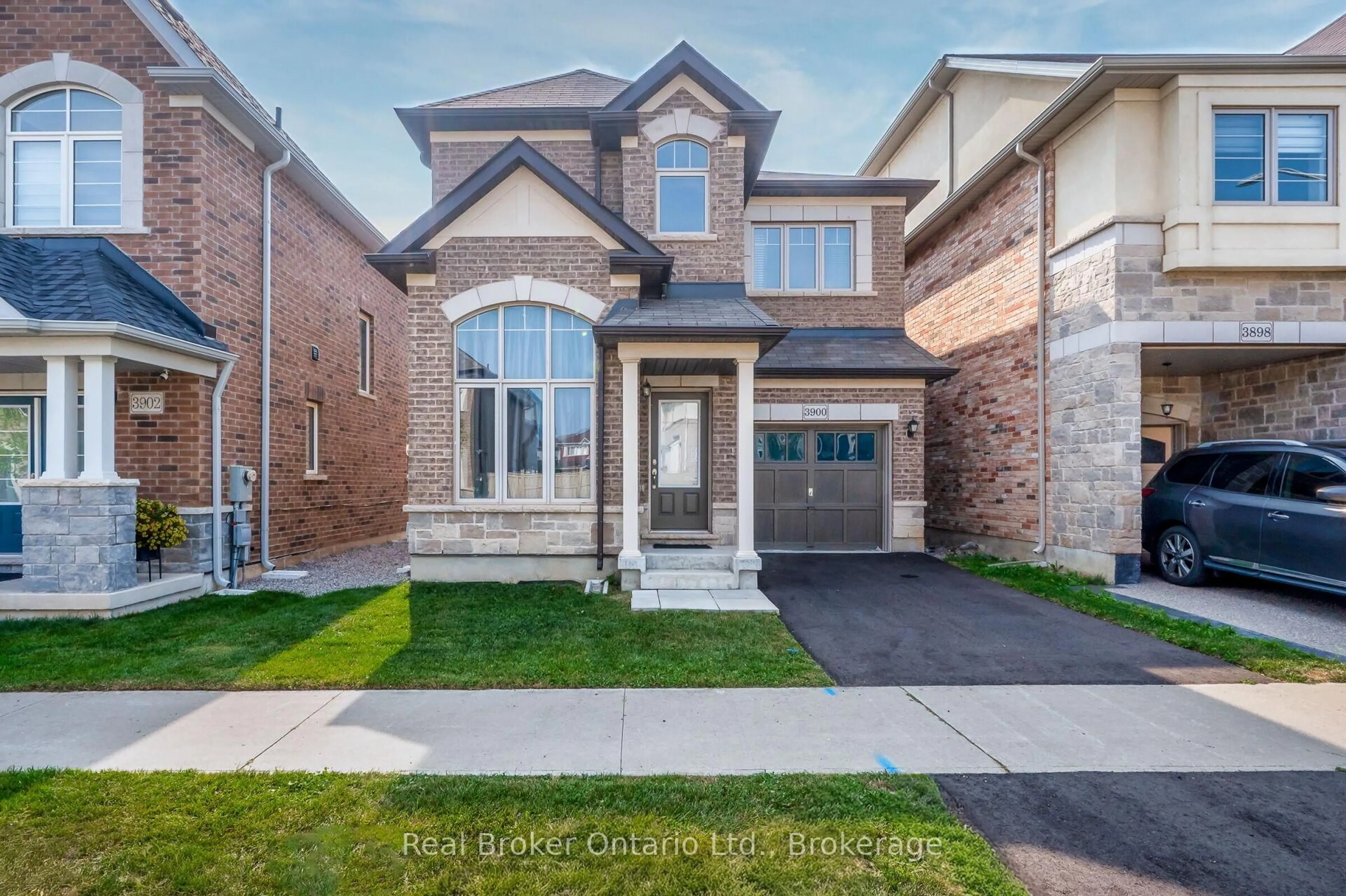 Home with brick exterior material, street for 3900 Koenig Rd, Burlington Ontario L7M 0Z9