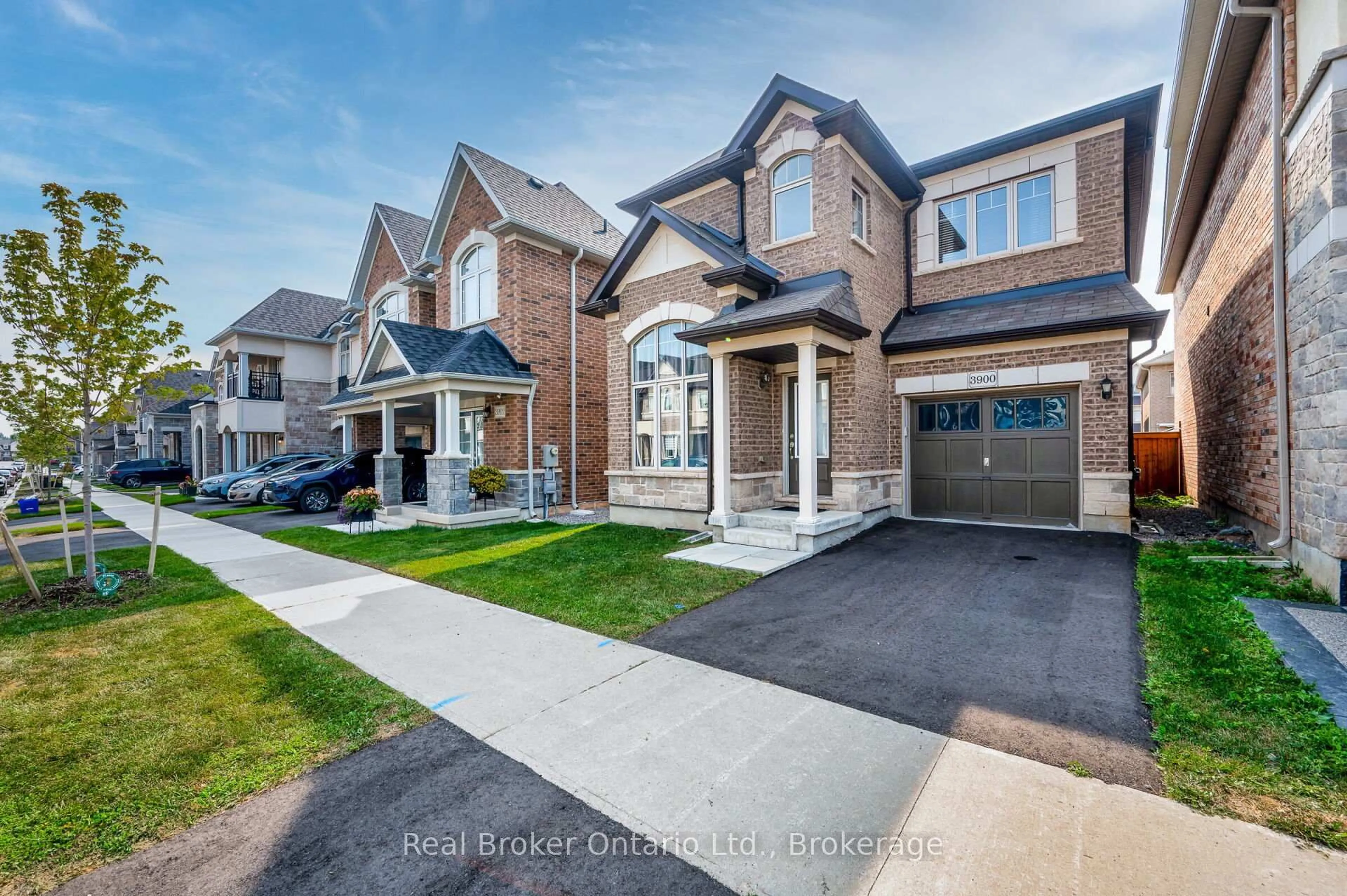 Home with brick exterior material, street for 3900 Koenig Rd, Burlington Ontario L7M 0Z9