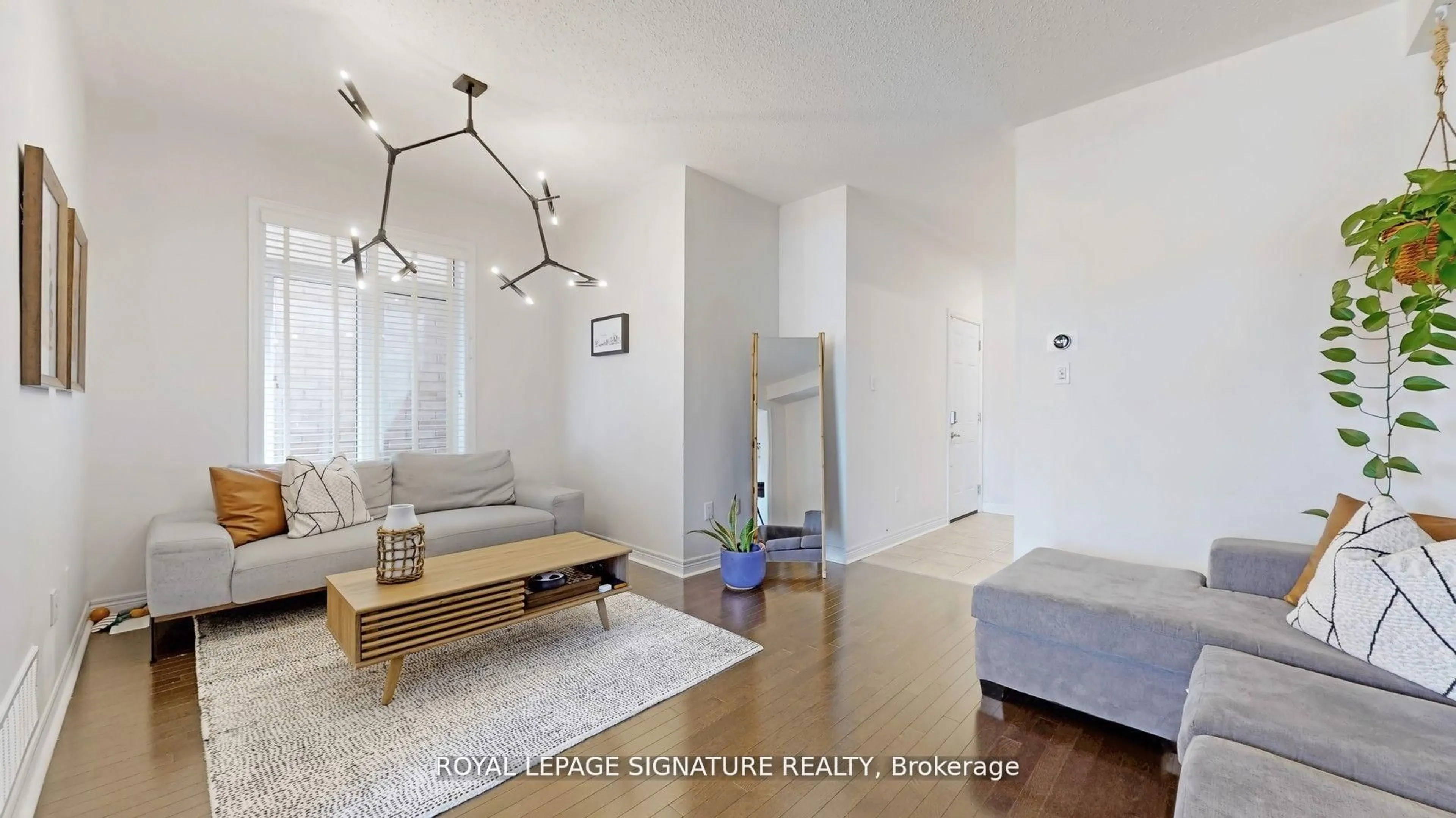 Living room with furniture, wood/laminate floor for 3073 Eberly Woods Dr, Oakville Ontario L6M 0T5