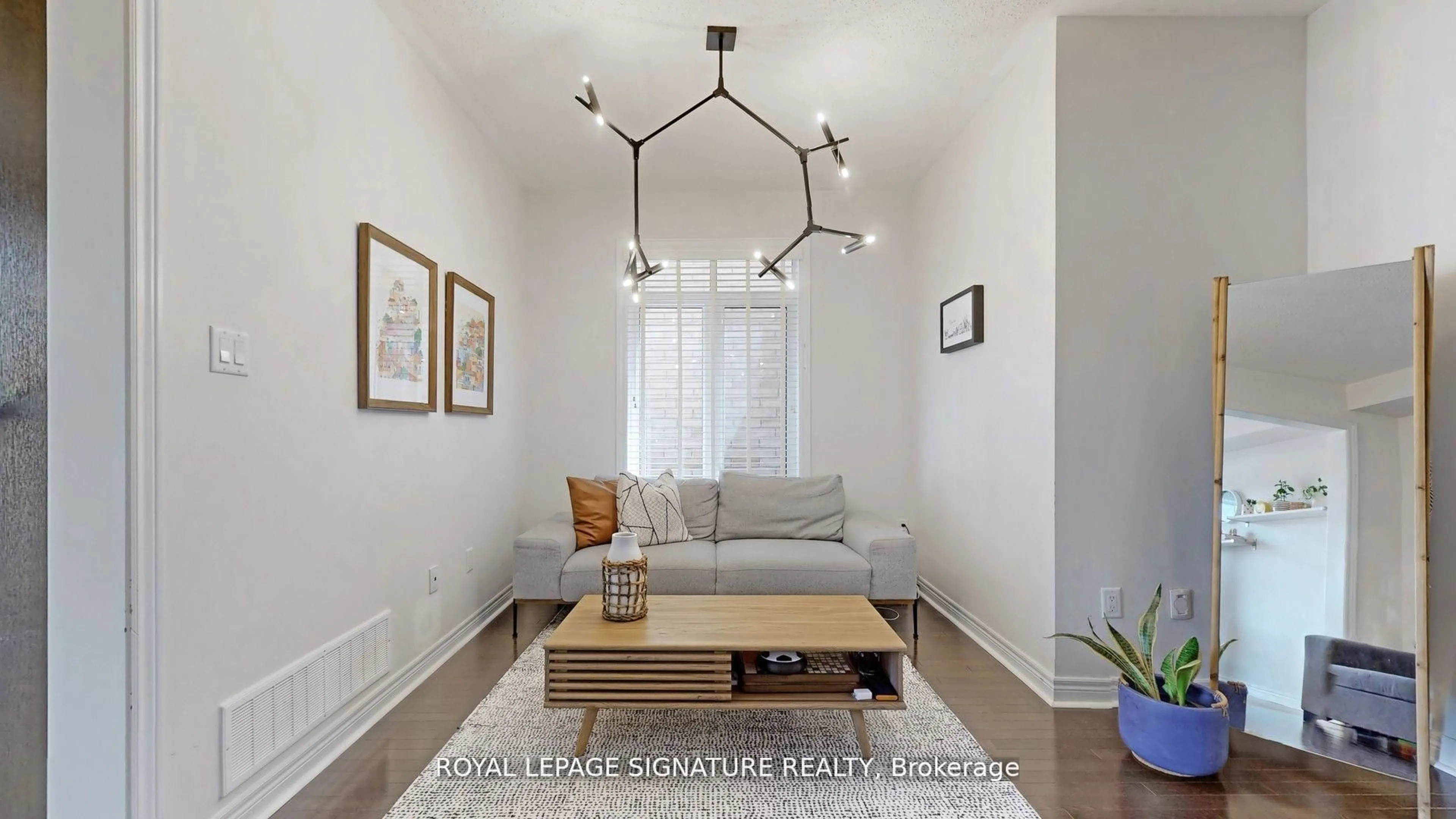 Living room with furniture, unknown for 3073 Eberly Woods Dr, Oakville Ontario L6M 0T5