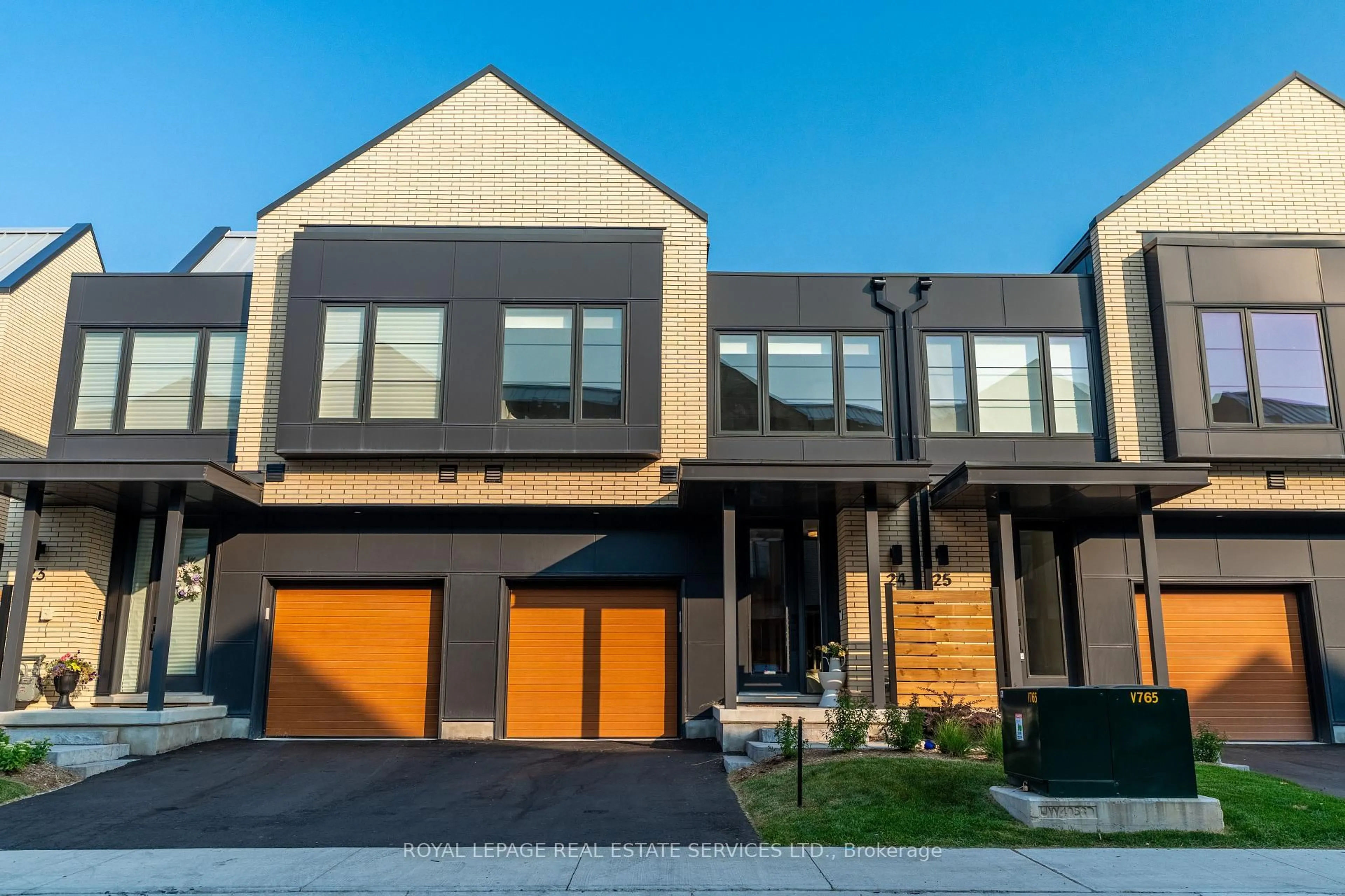 Home with brick exterior material, street for 2273 Turnberry Rd #24, Burlington Ontario L7M 4Y4