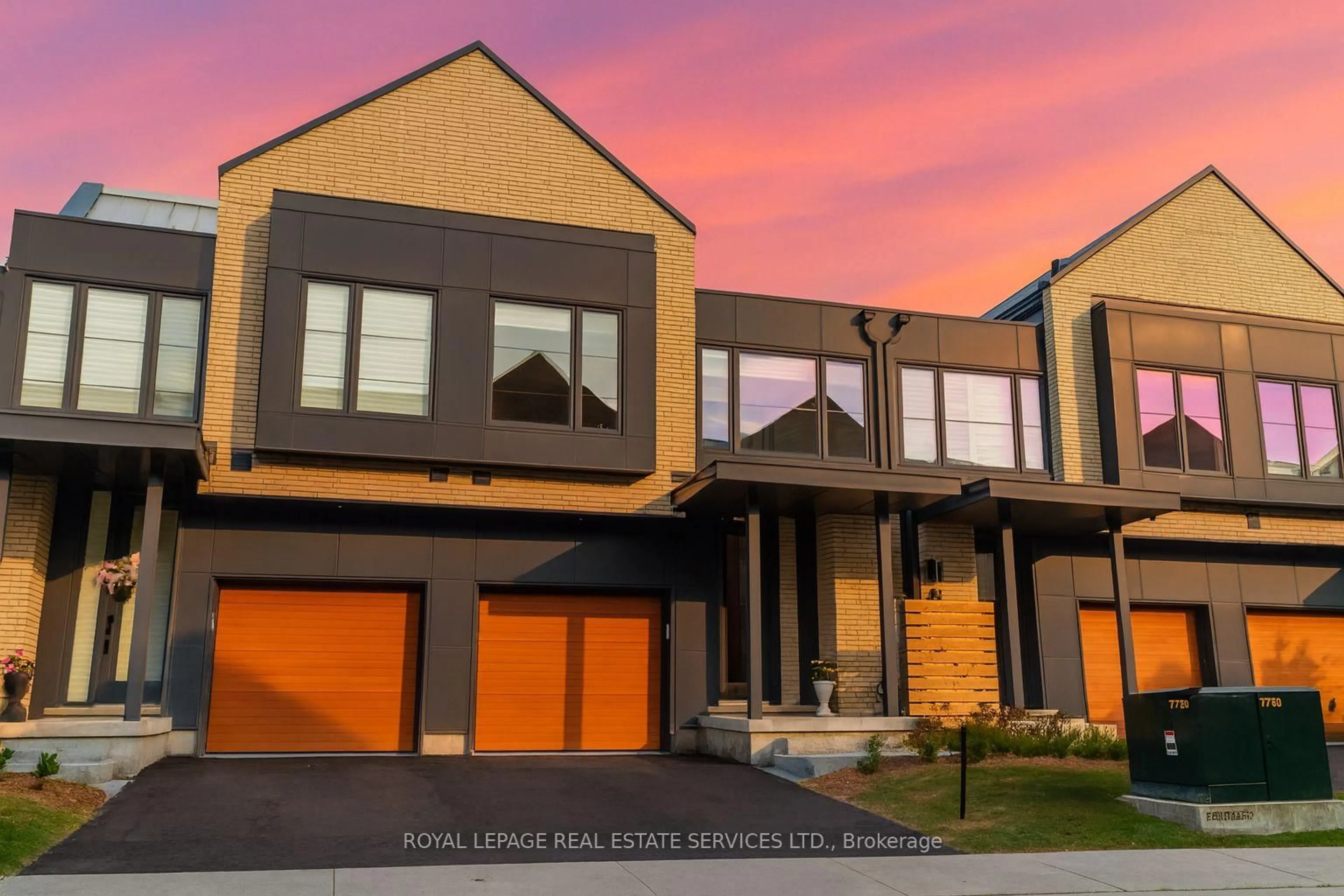 Home with brick exterior material, street for 2273 Turnberry Rd #24, Burlington Ontario L7M 4Y4