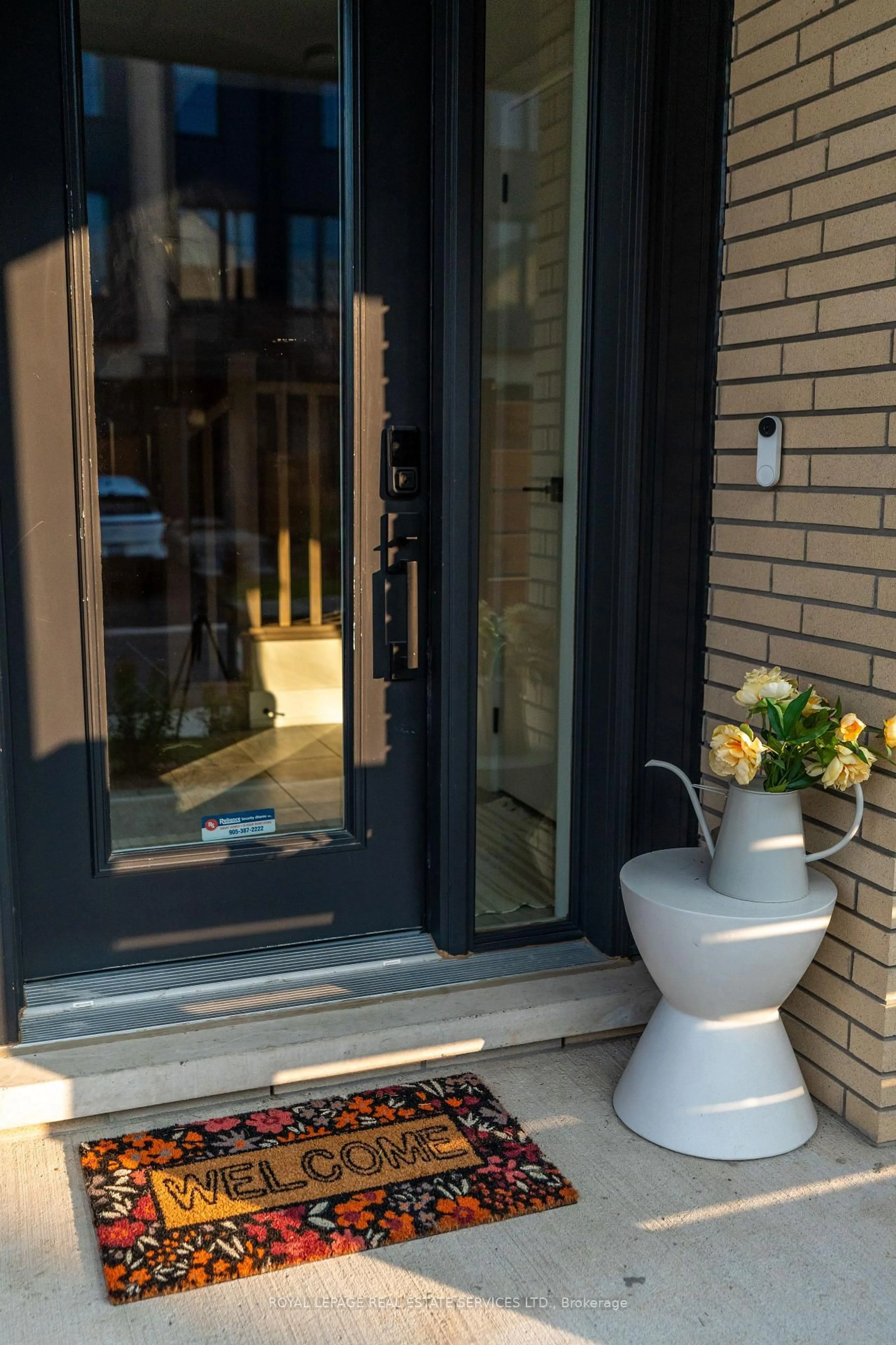 Indoor entryway for 2273 Turnberry Rd #24, Burlington Ontario L7M 4Y4