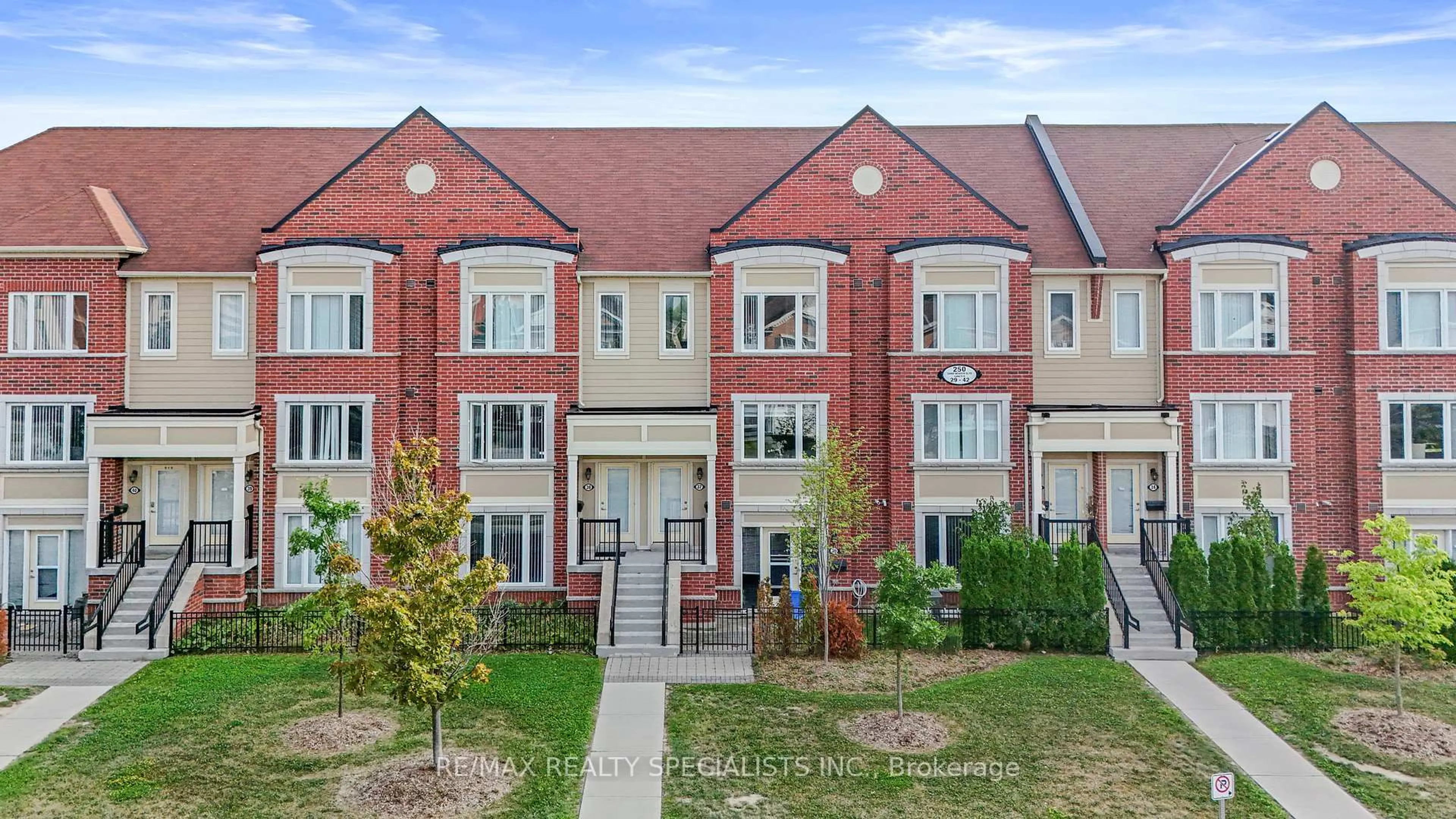 A pic from outside/outdoor area/front of a property/back of a property/a pic from drone, unknown for 250 Sunny Meadow Blvd #37, Brampton Ontario L6R 2Y7