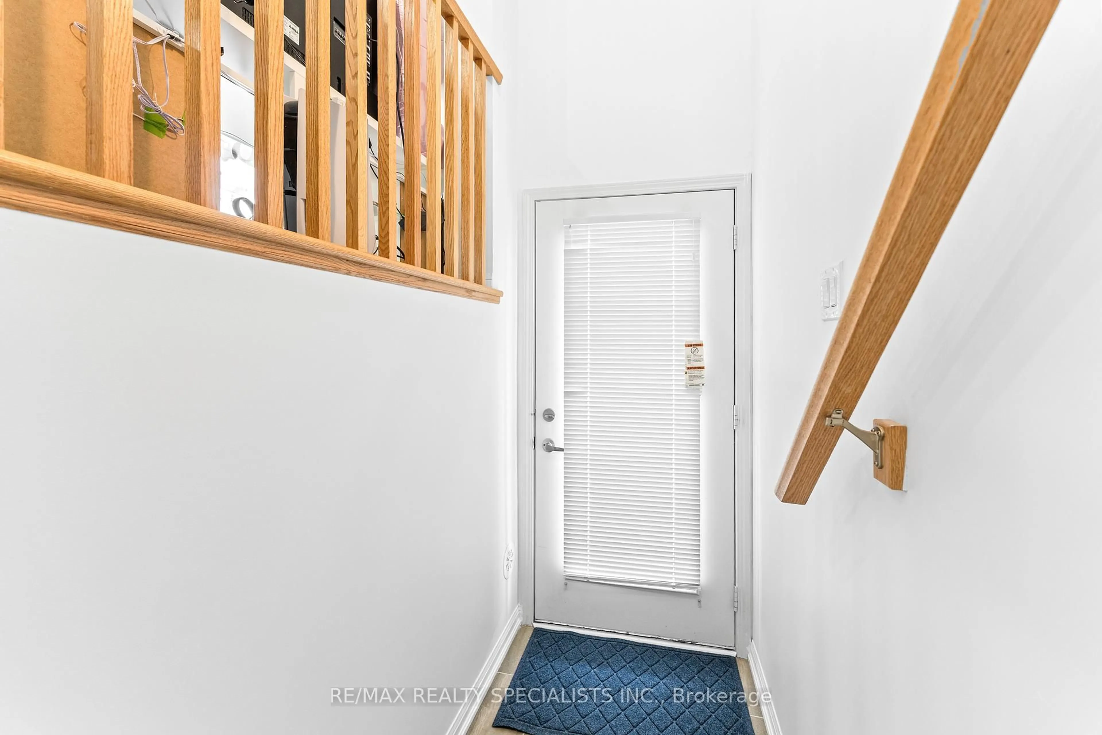 Indoor foyer for 250 Sunny Meadow Blvd #37, Brampton Ontario L6R 2Y7
