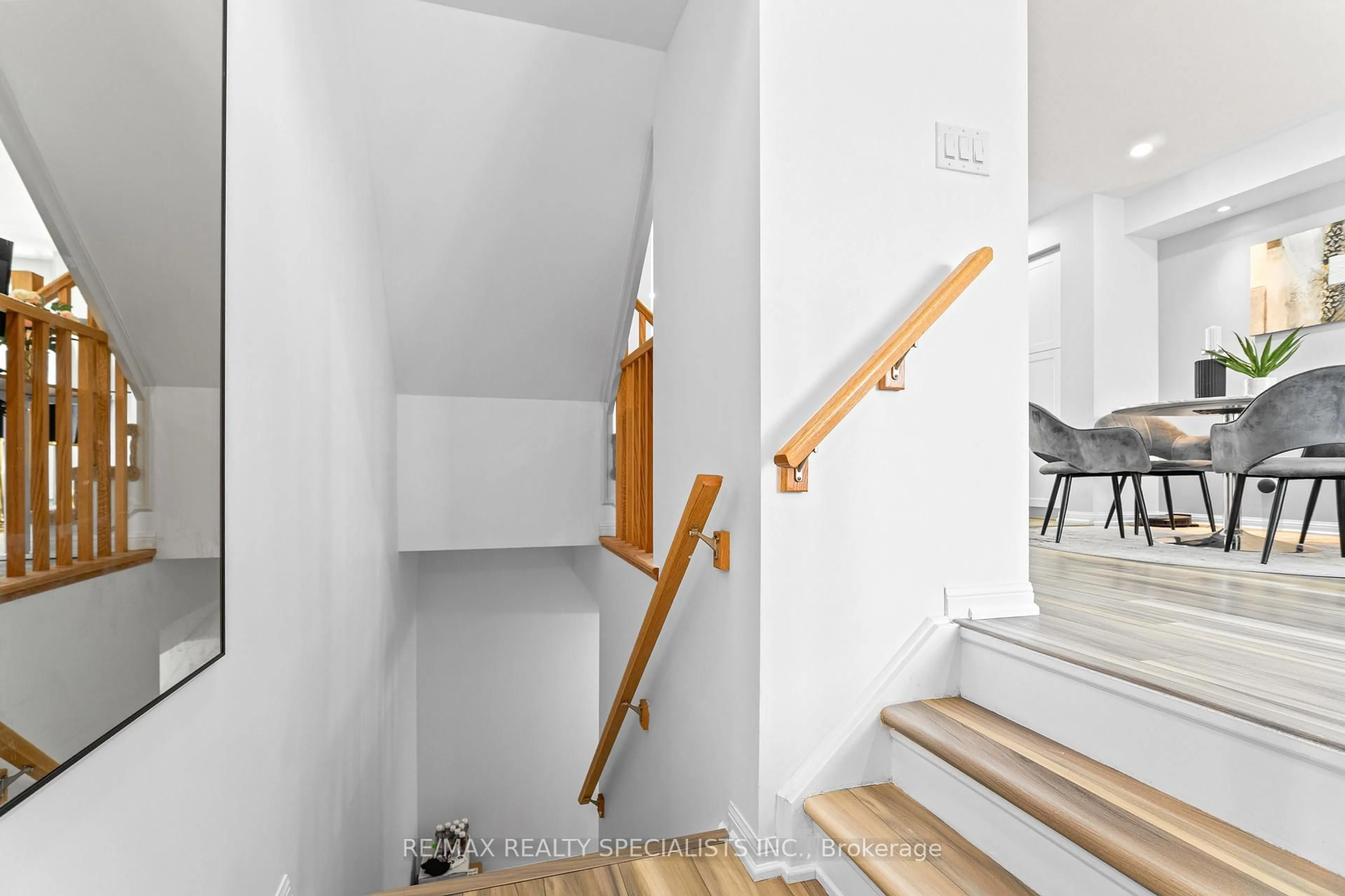 Stairs for 250 Sunny Meadow Blvd #37, Brampton Ontario L6R 2Y7