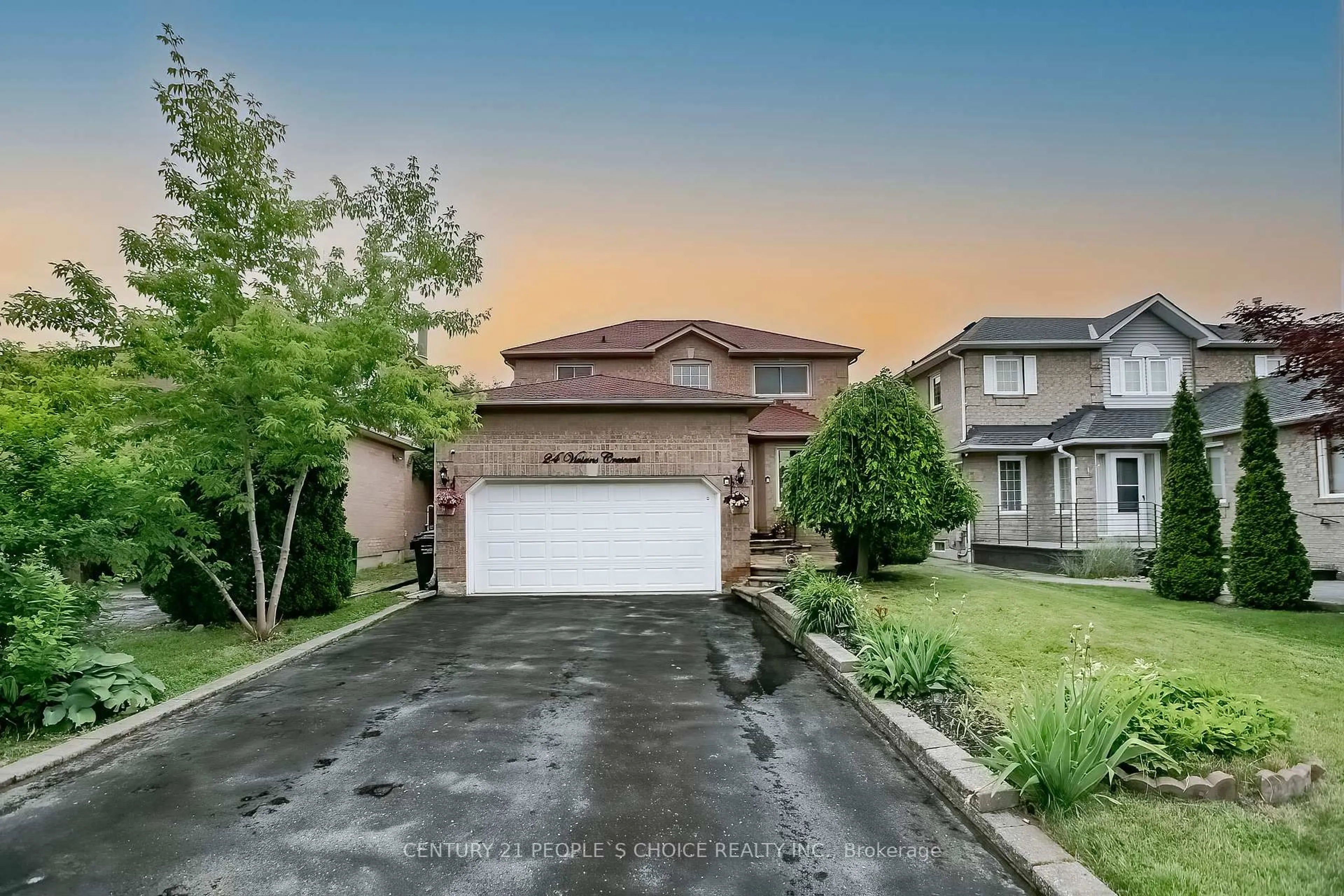 A pic from outside/outdoor area/front of a property/back of a property/a pic from drone, street for 24 Vivians Cres, Brampton Ontario L6Y 4V1