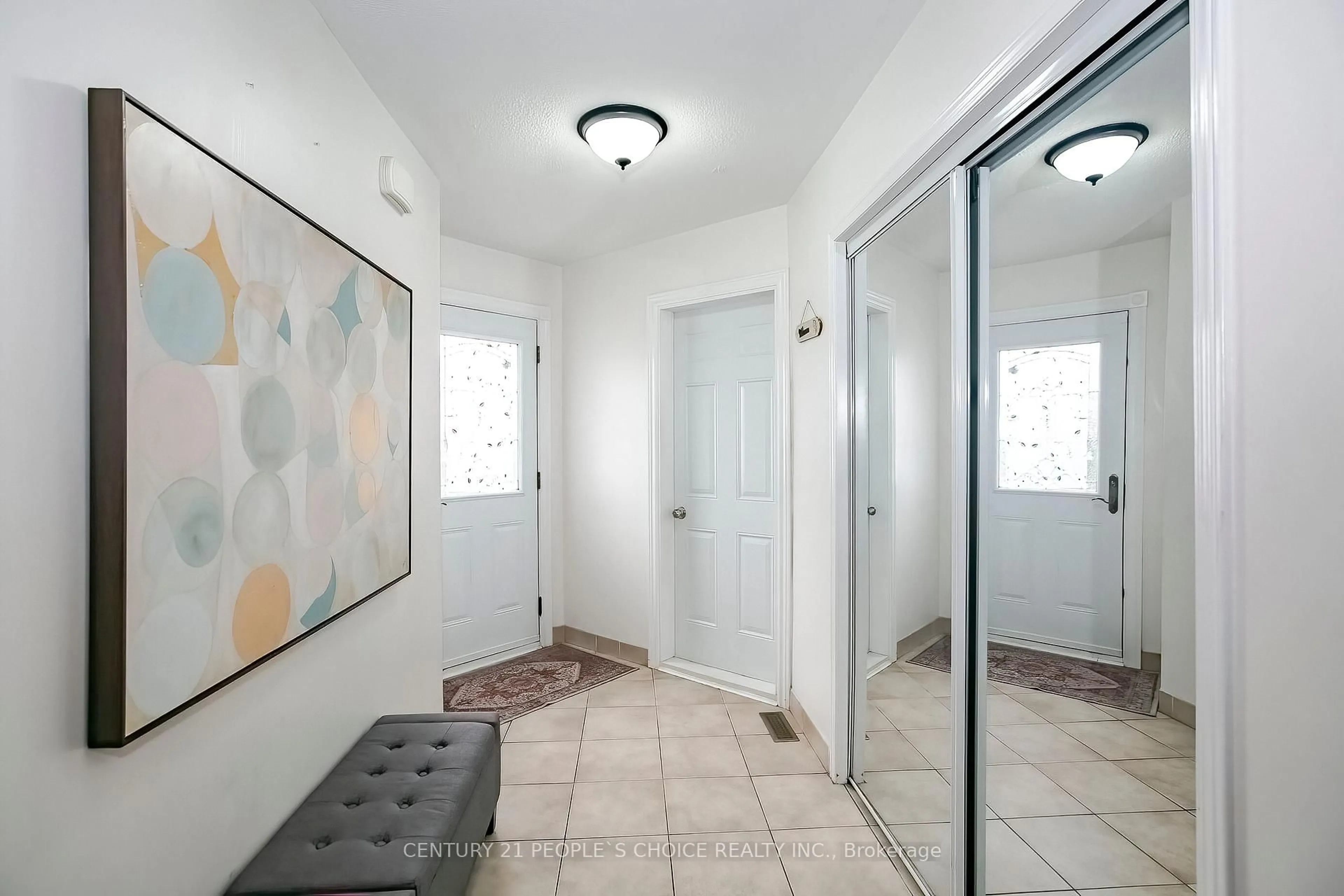 Indoor entryway for 24 Vivians Cres, Brampton Ontario L6Y 4V1