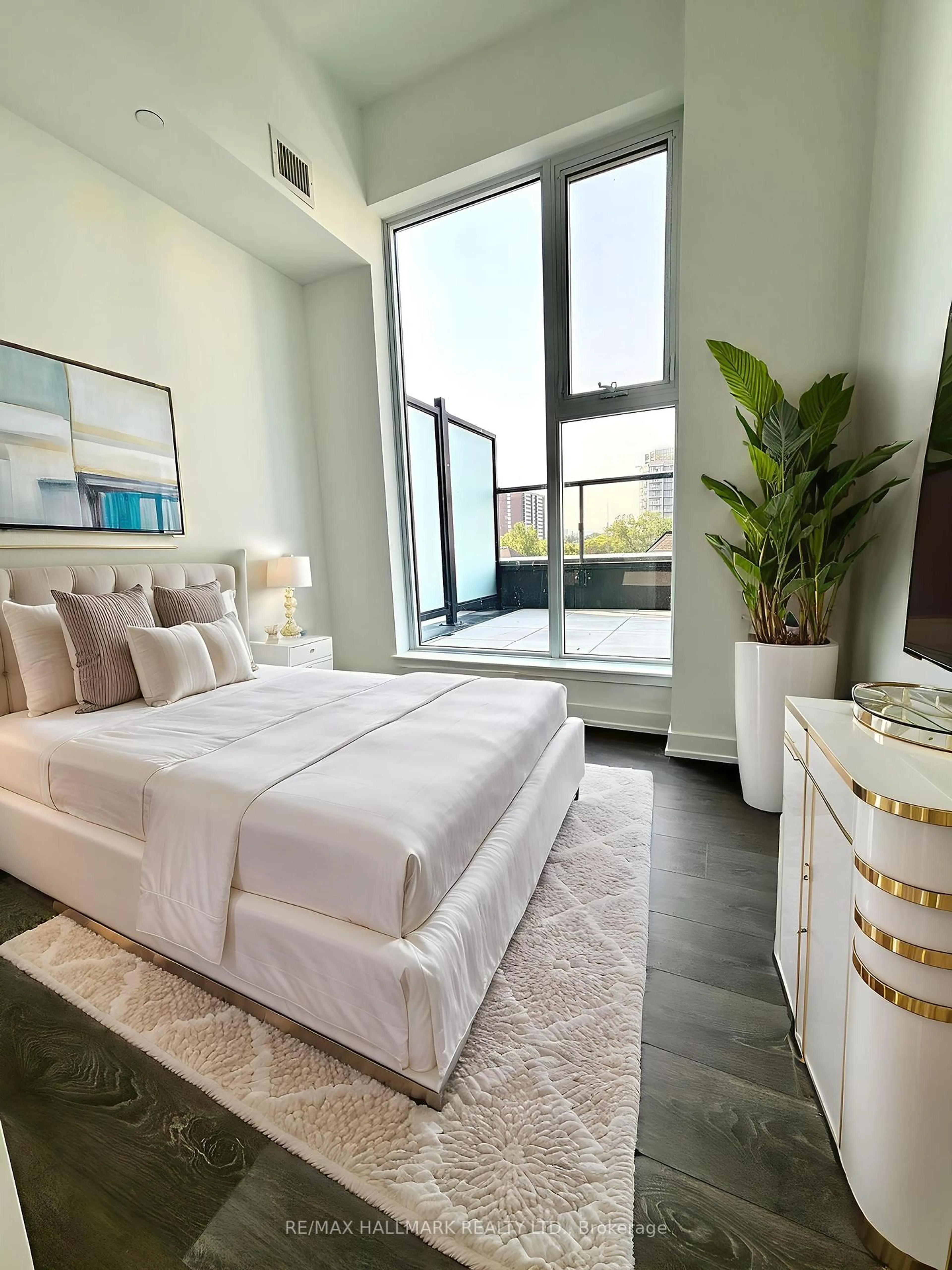 Bedroom with bed, unknown for 370 Martha St #402, Burlington Ontario L7R 0G9