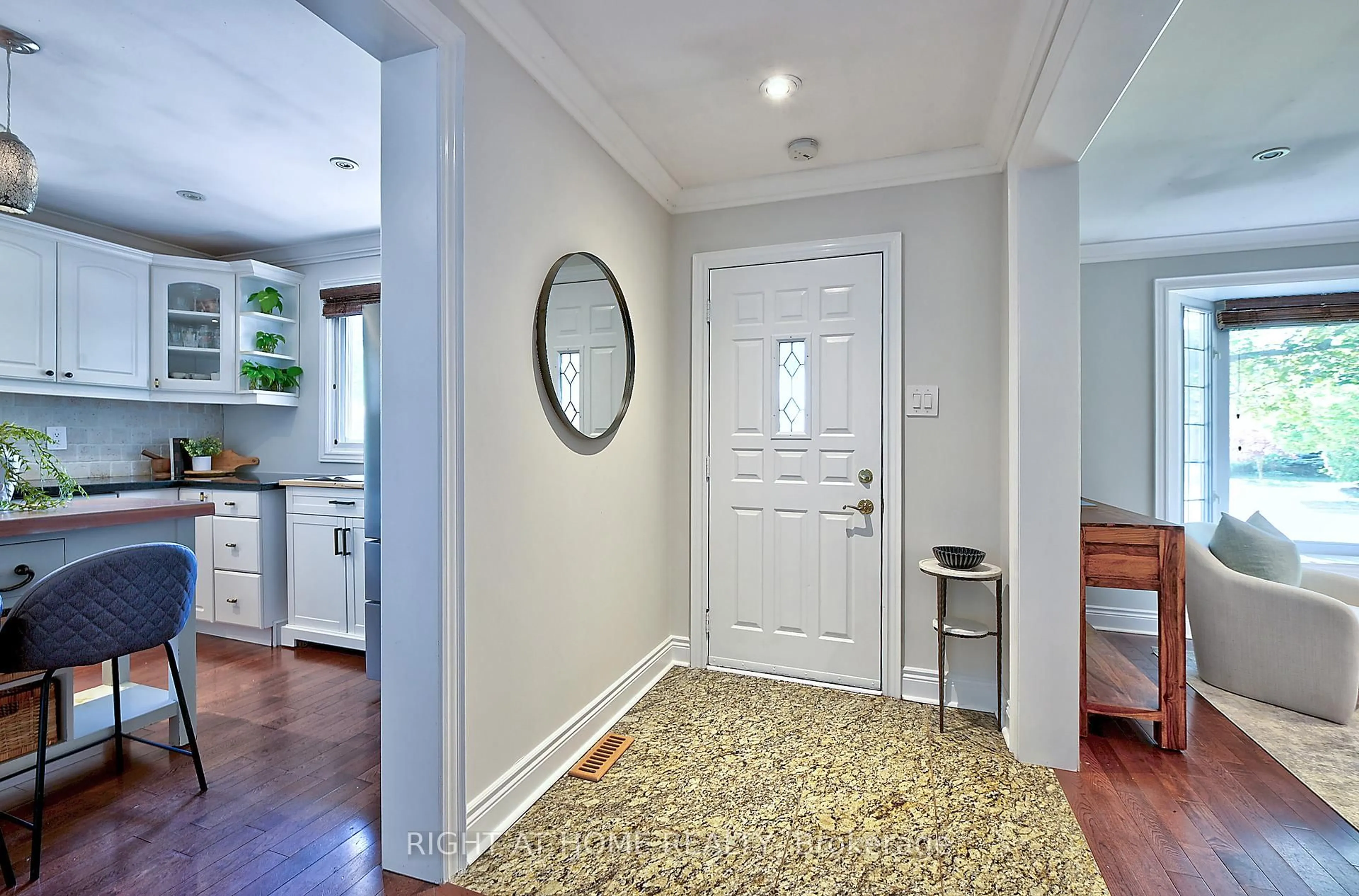 Indoor entryway for 1358 Odessa Cres, Oakville Ontario L6H 1R8