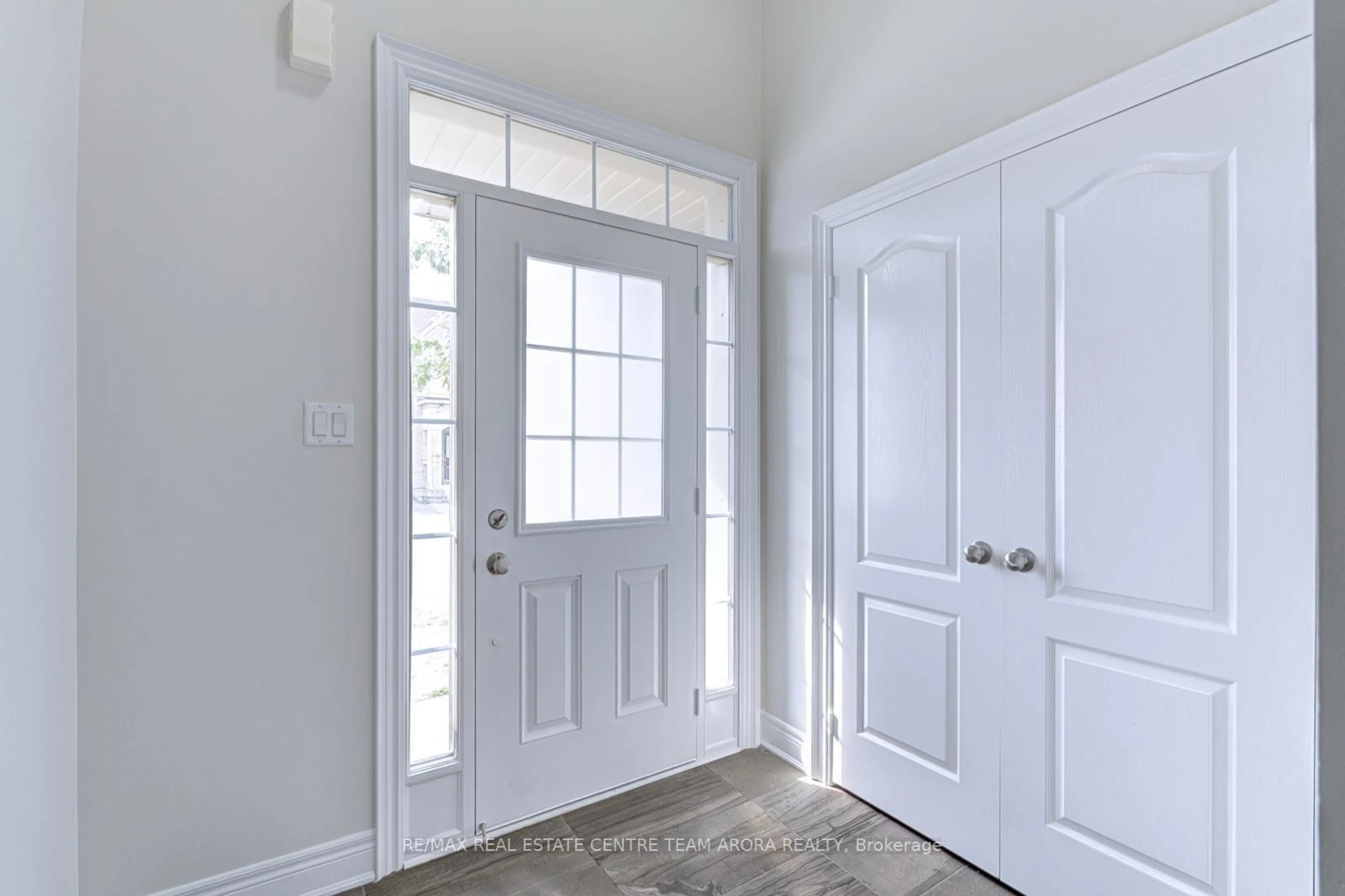 Indoor entryway for 1332 Restivo Lane, Milton Ontario L9E 1J9