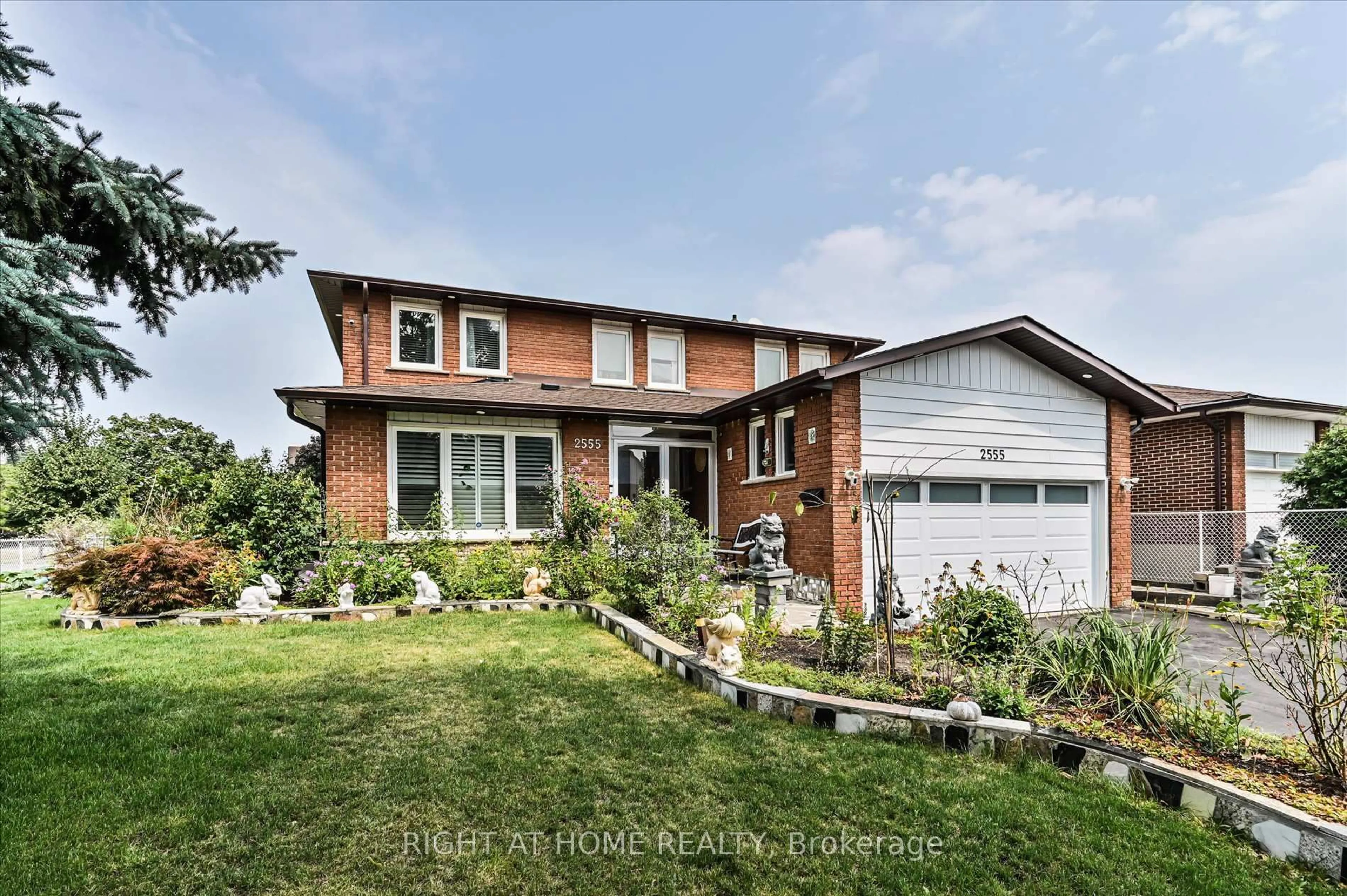 Home with brick exterior material, street for 2555 Cynara Rd, Mississauga Ontario L5B 2R5