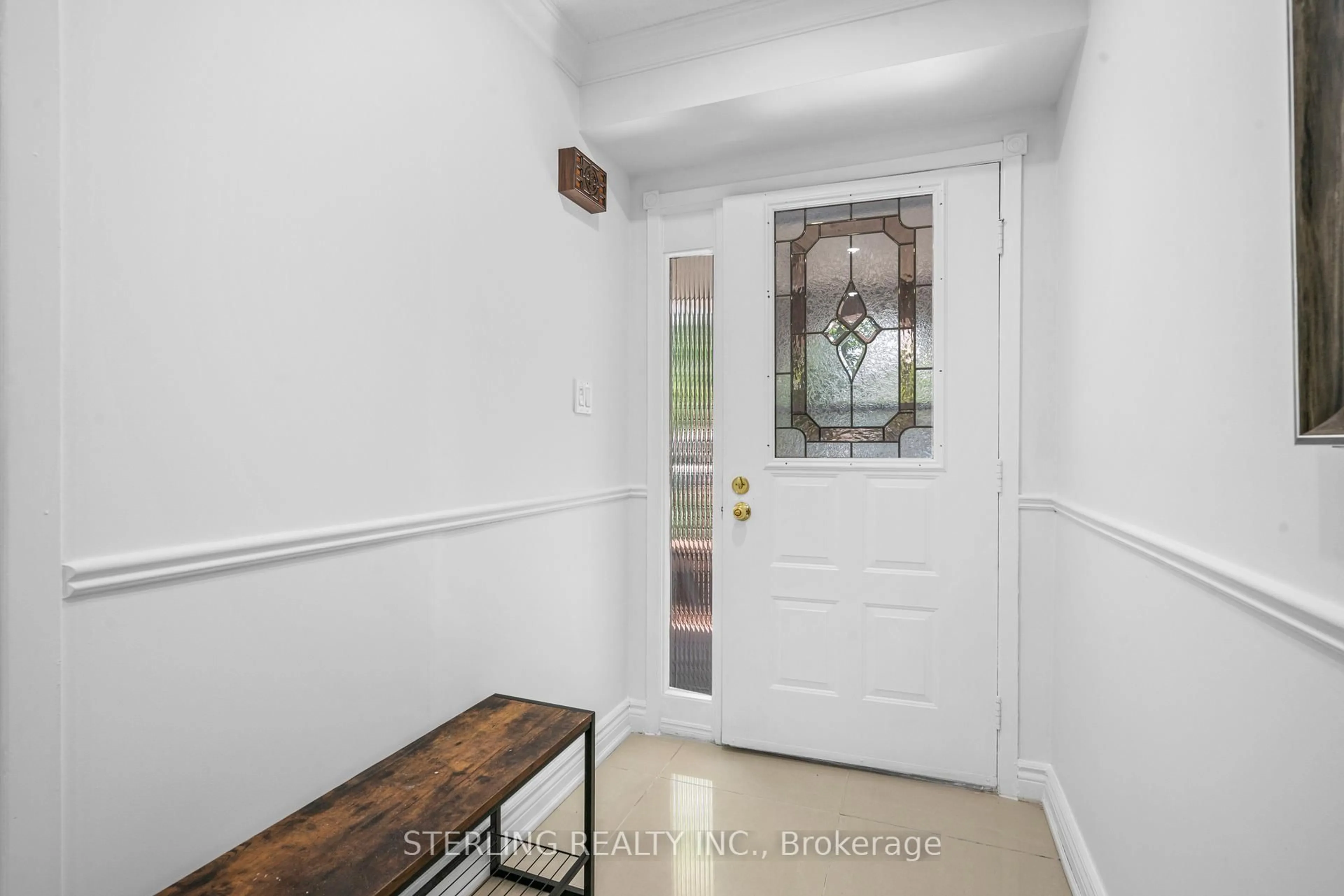 Indoor entryway for 21 Foxacre Row, Brampton Ontario L6V 3V7