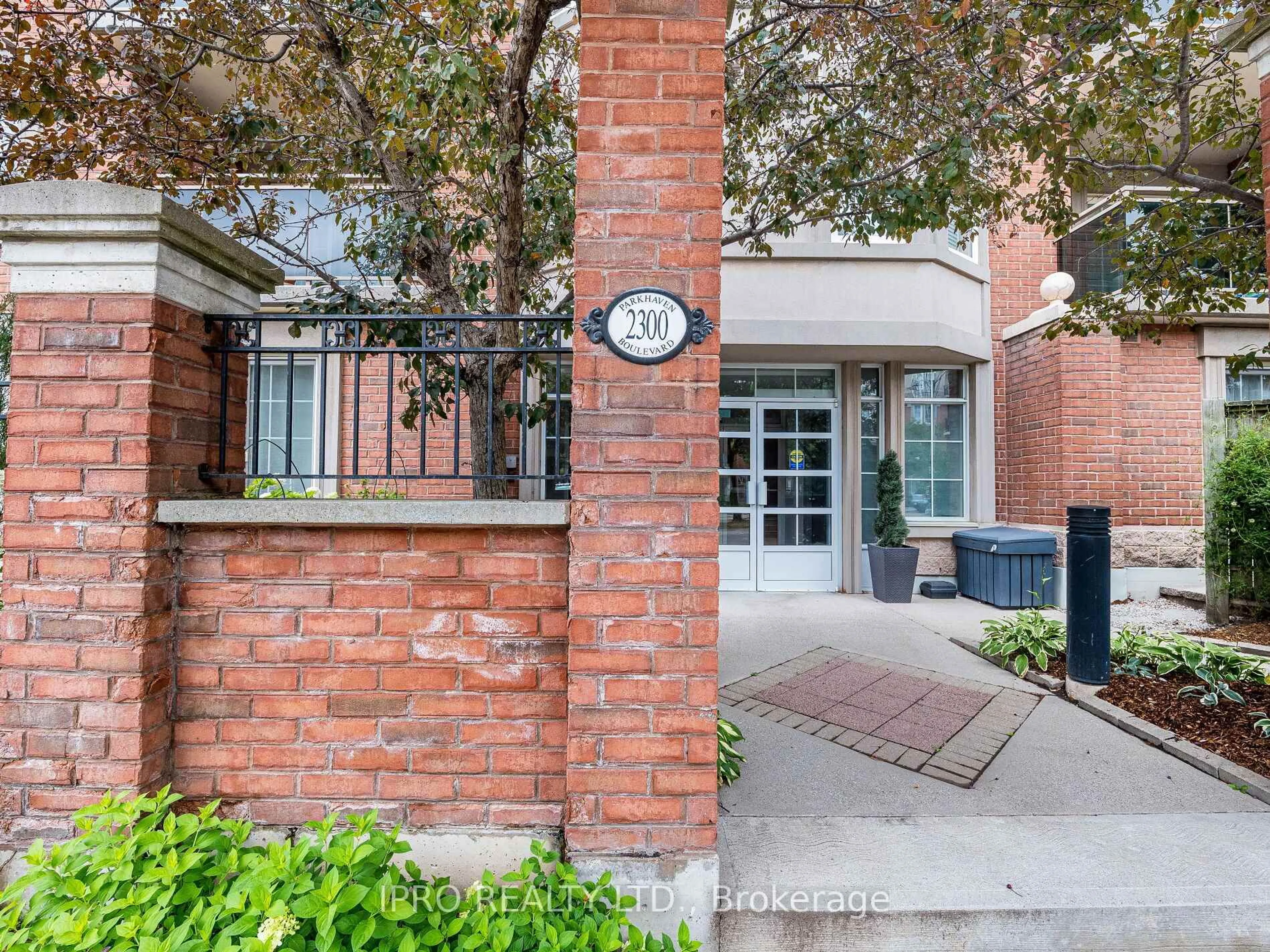Unknown for 2300 Parkhaven Blvd #303, Oakville Ontario L6H 6V9