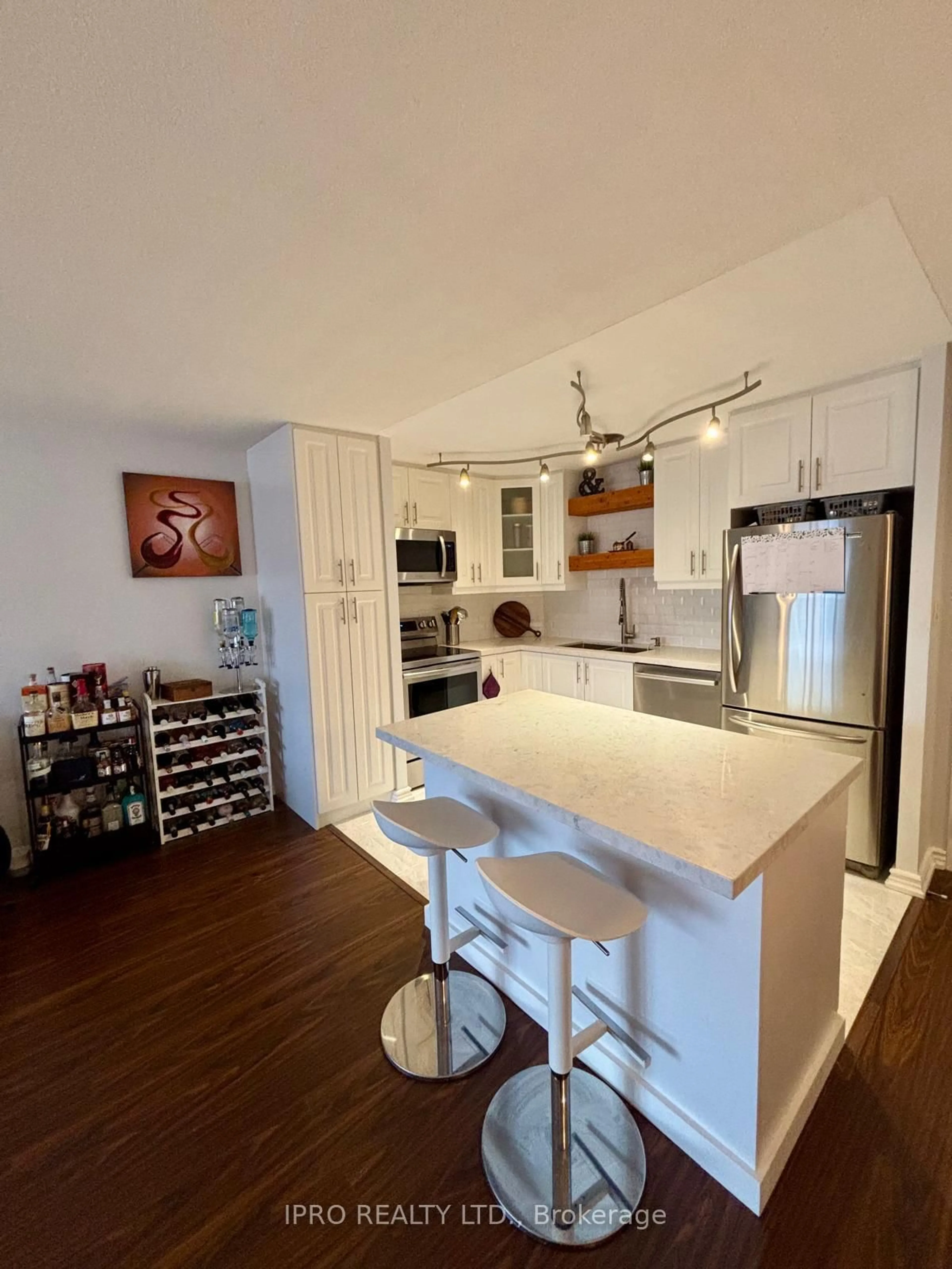 Open concept kitchen, wood/laminate floor for 145 Hillcrest Ave #2310, Mississauga Ontario L5B 3Z1