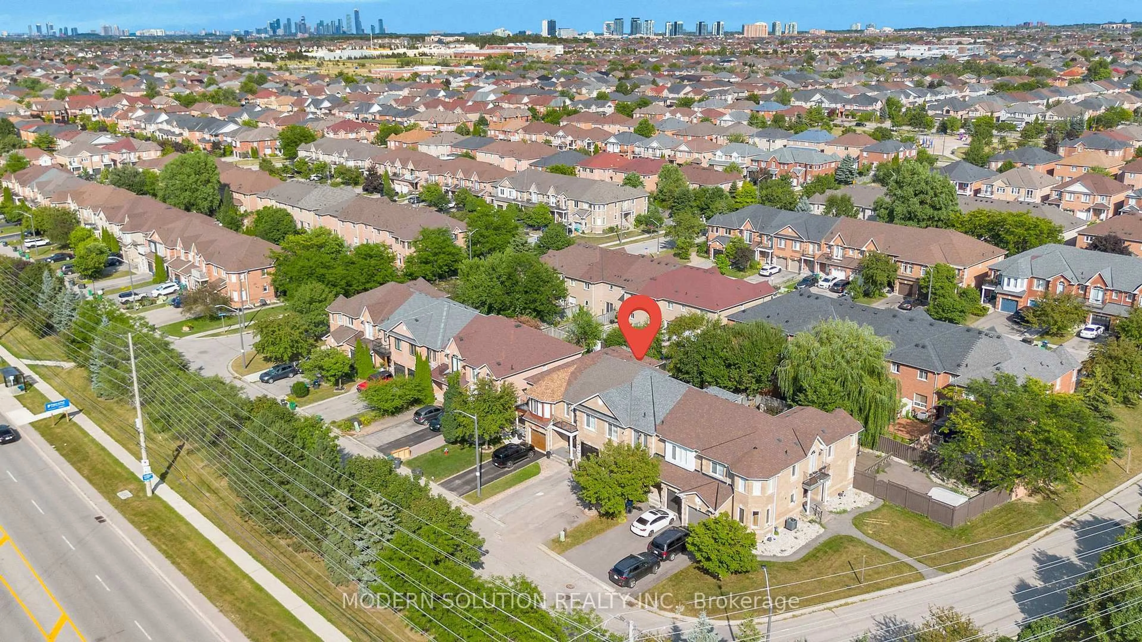 A pic from outside/outdoor area/front of a property/back of a property/a pic from drone, city buildings view from balcony for 3894 Coachman Circ, Mississauga Ontario L5M 6R3