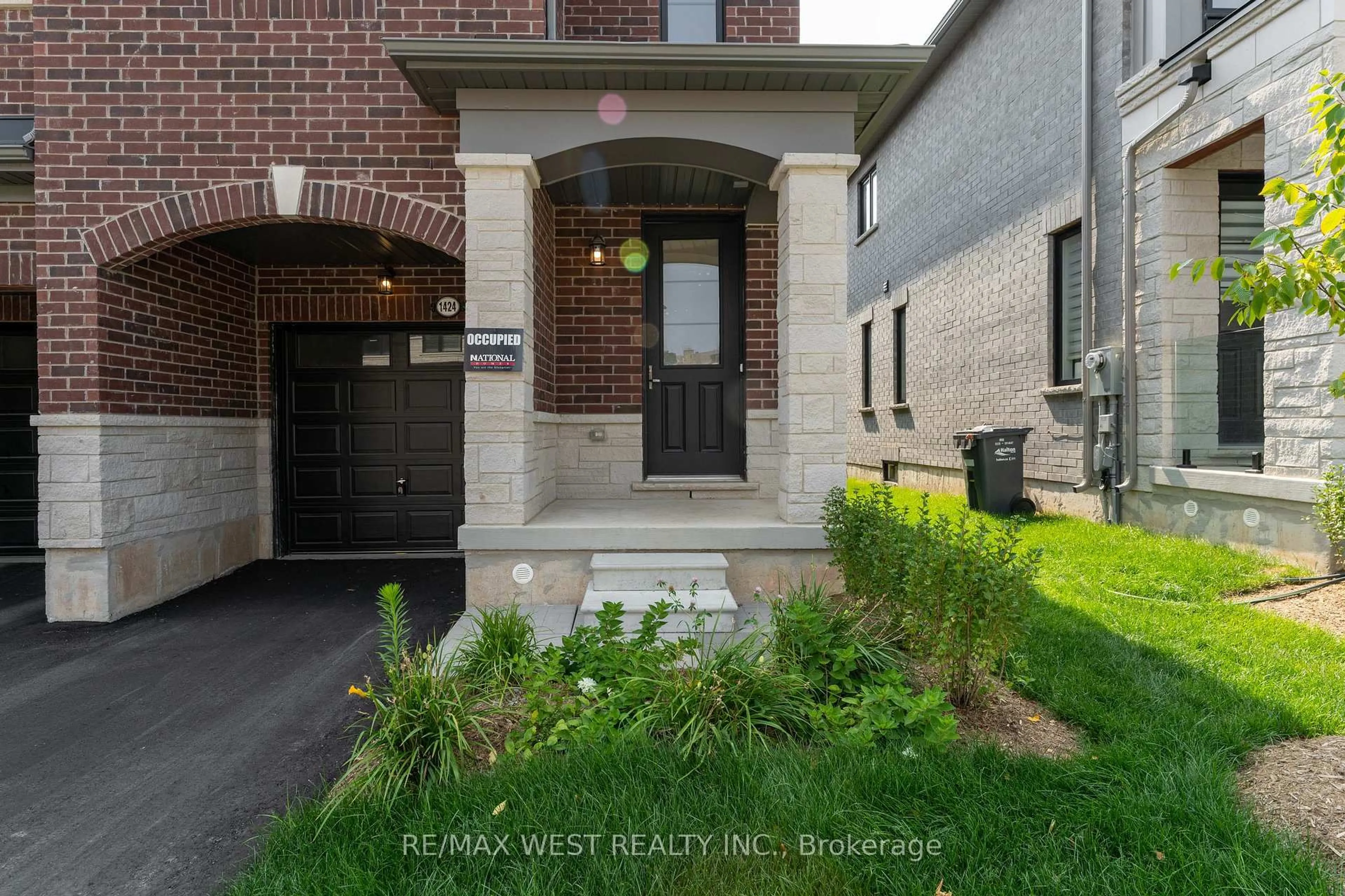 Home with brick exterior material, street for 1424 National Common, Burlington Ontario L7P 0V7