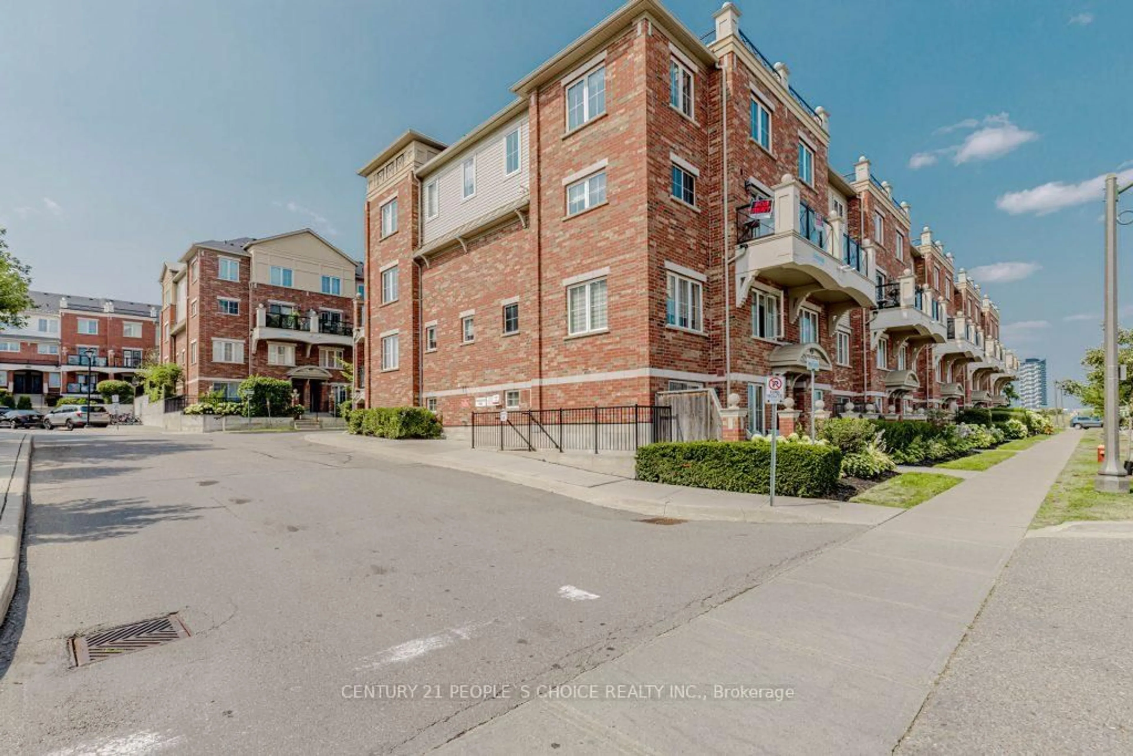 A pic from outside/outdoor area/front of a property/back of a property/a pic from drone, street for 47 Hays Blvd #25, Oakville Ontario L6H 0J1