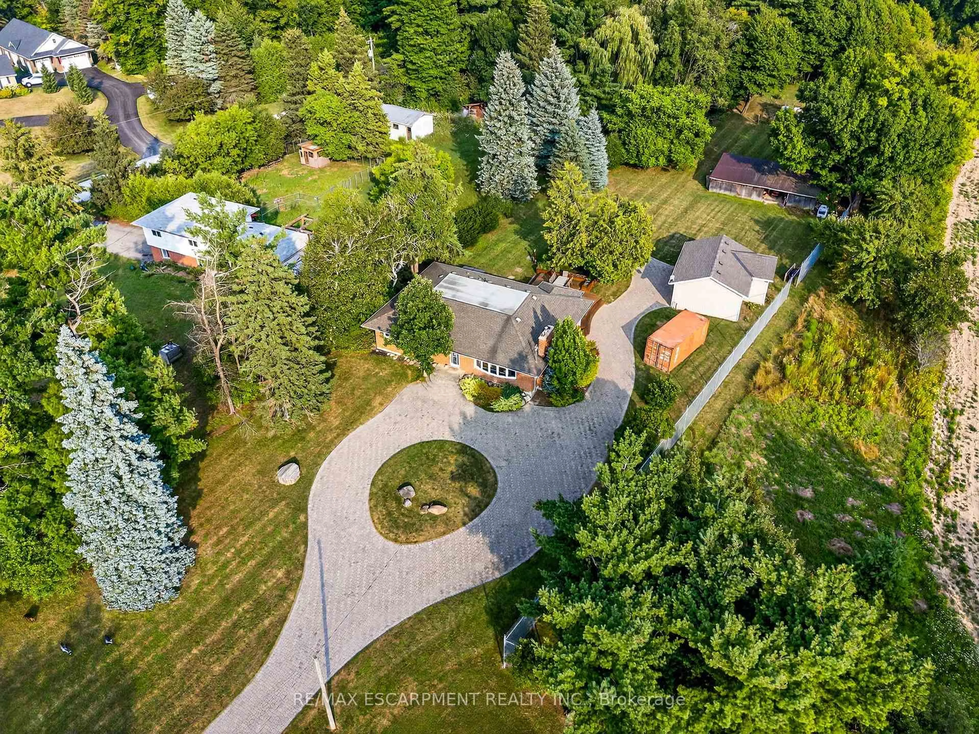 A pic from outside/outdoor area/front of a property/back of a property/a pic from drone, unknown for 9286 5 SIDE Rd, Milton Ontario L9T 7K8
