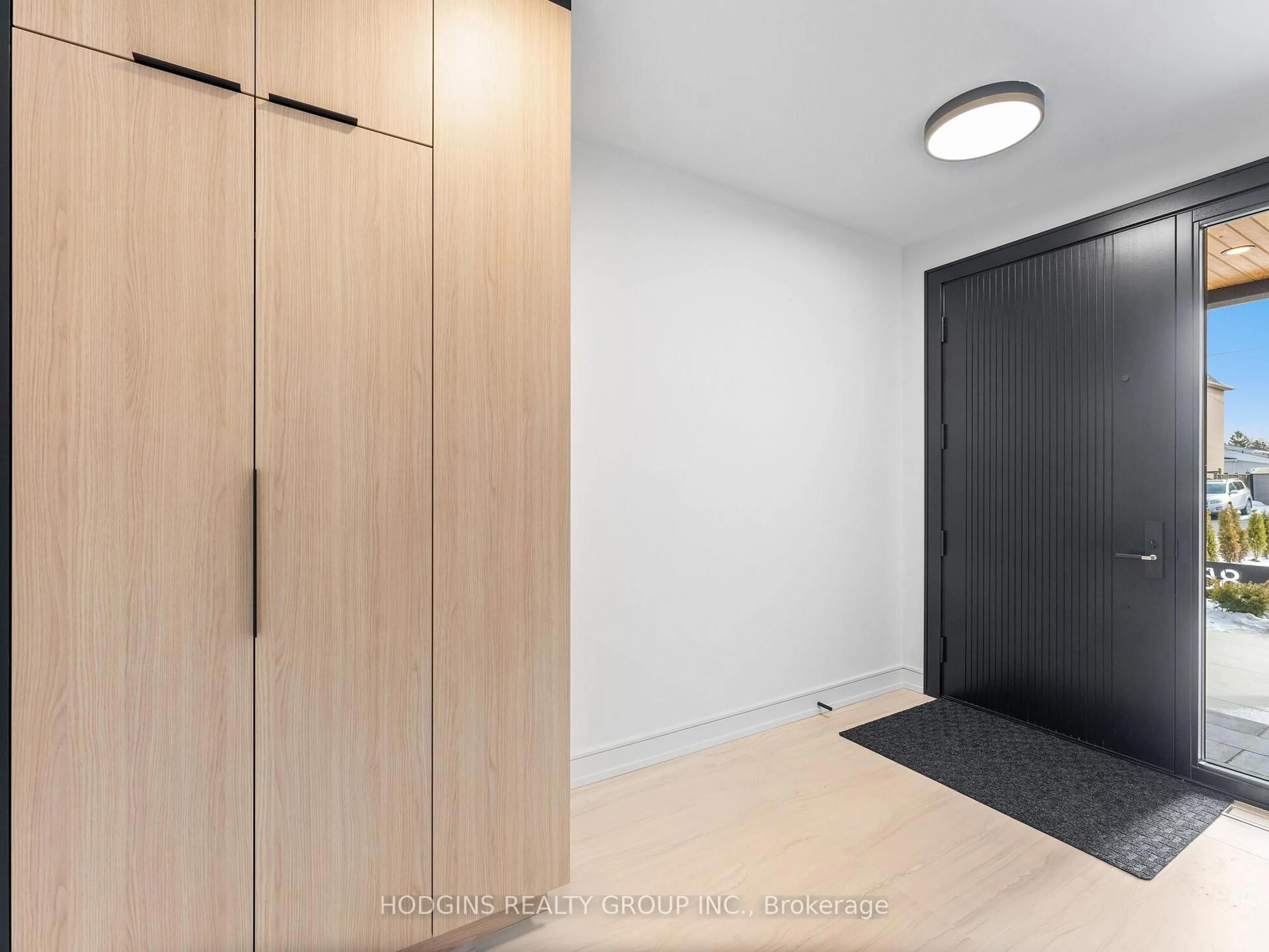 Unknown for 855 Tenth St, Mississauga Ontario L5E 1S7