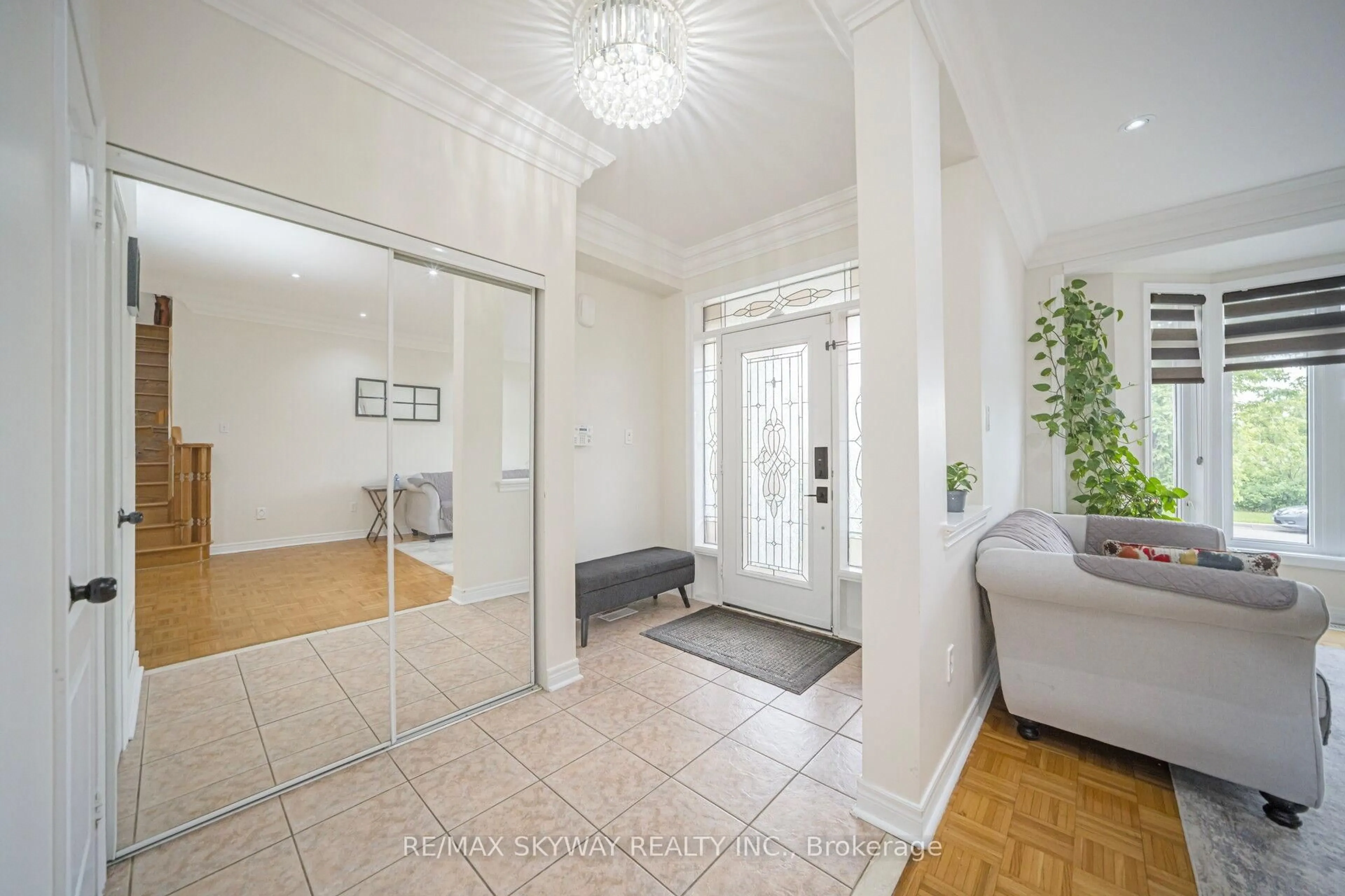 Indoor foyer for 15 Borneo Cres, Brampton Ontario L6R 3C6