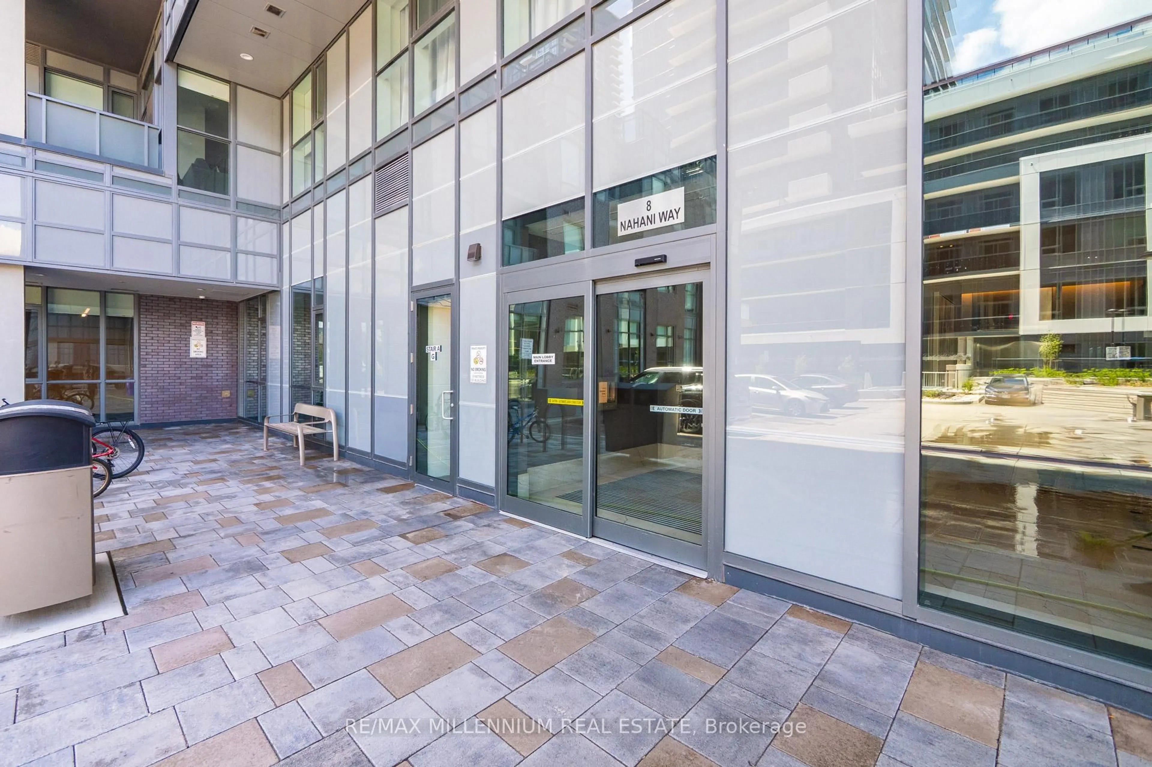 Indoor foyer for 8 Nahani Way #2921, Mississauga Ontario L4Z 0C6