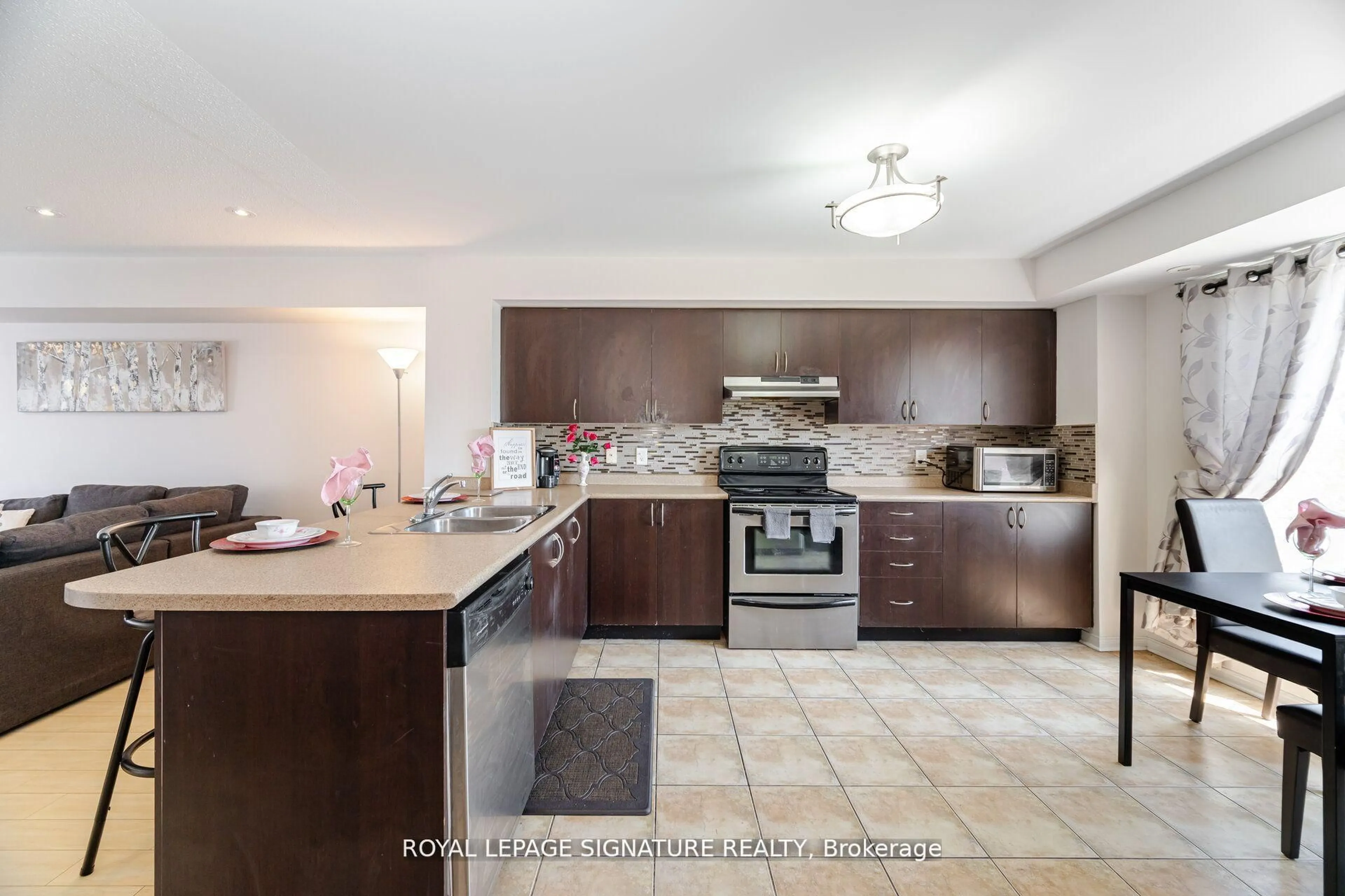 Open concept kitchen, ceramic/tile floor for 4855 Half Moon Grve #3, Mississauga Ontario L5M 8C7