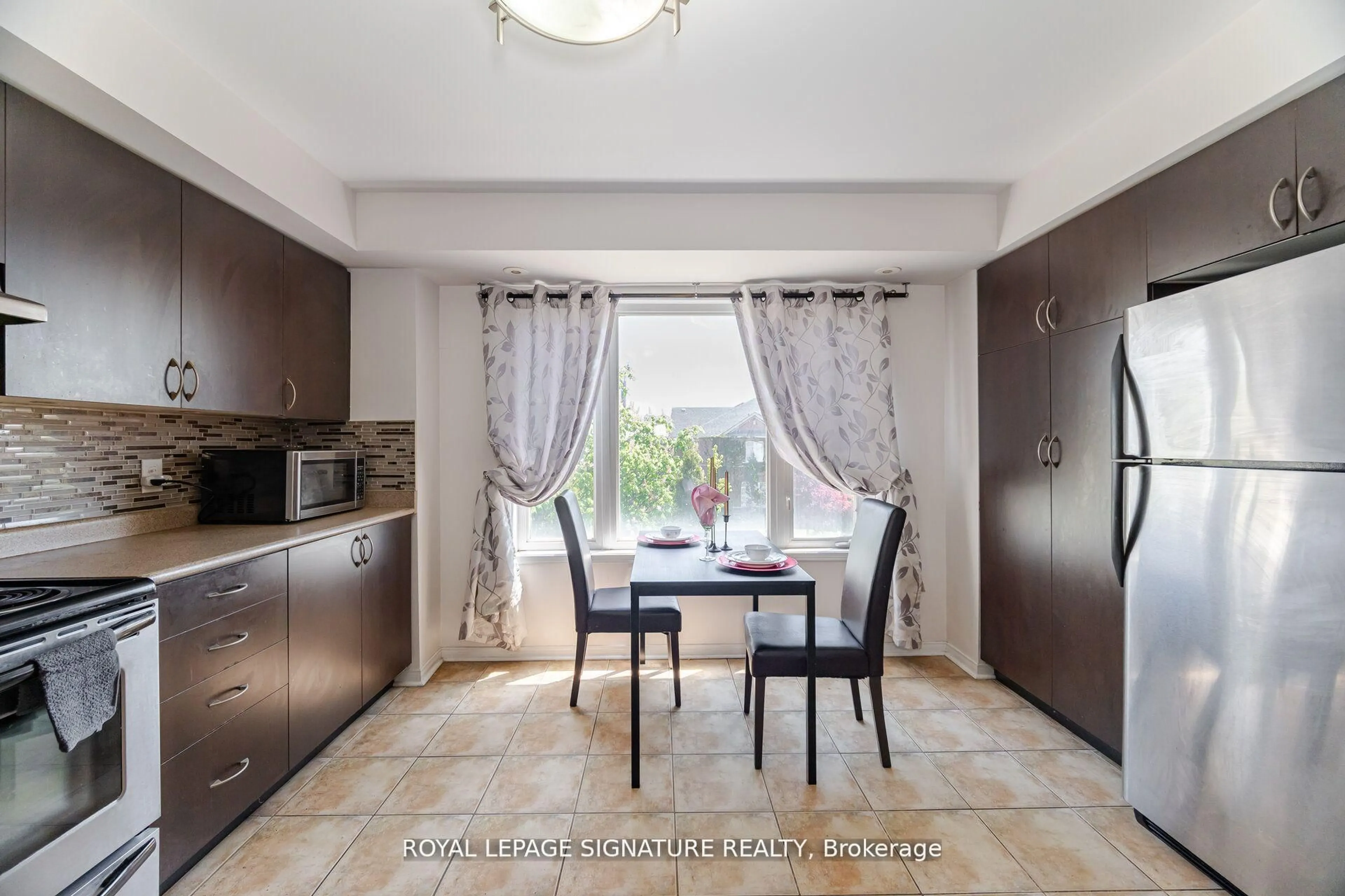 Unknown for 4855 Half Moon Grve #3, Mississauga Ontario L5M 8C7