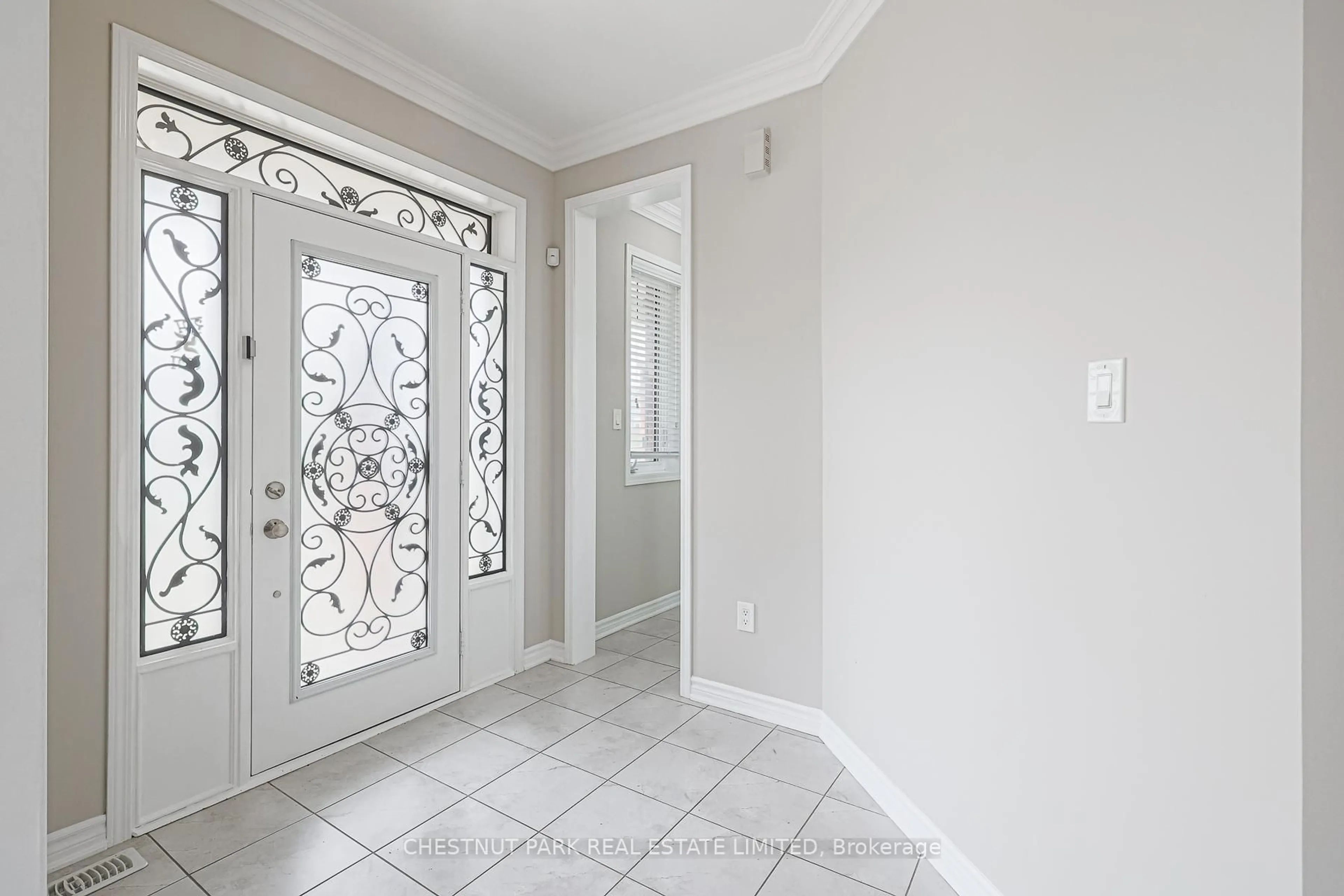 Indoor entryway for 565 Edenbrook Hill Dr, Brampton Ontario L7A 4T6
