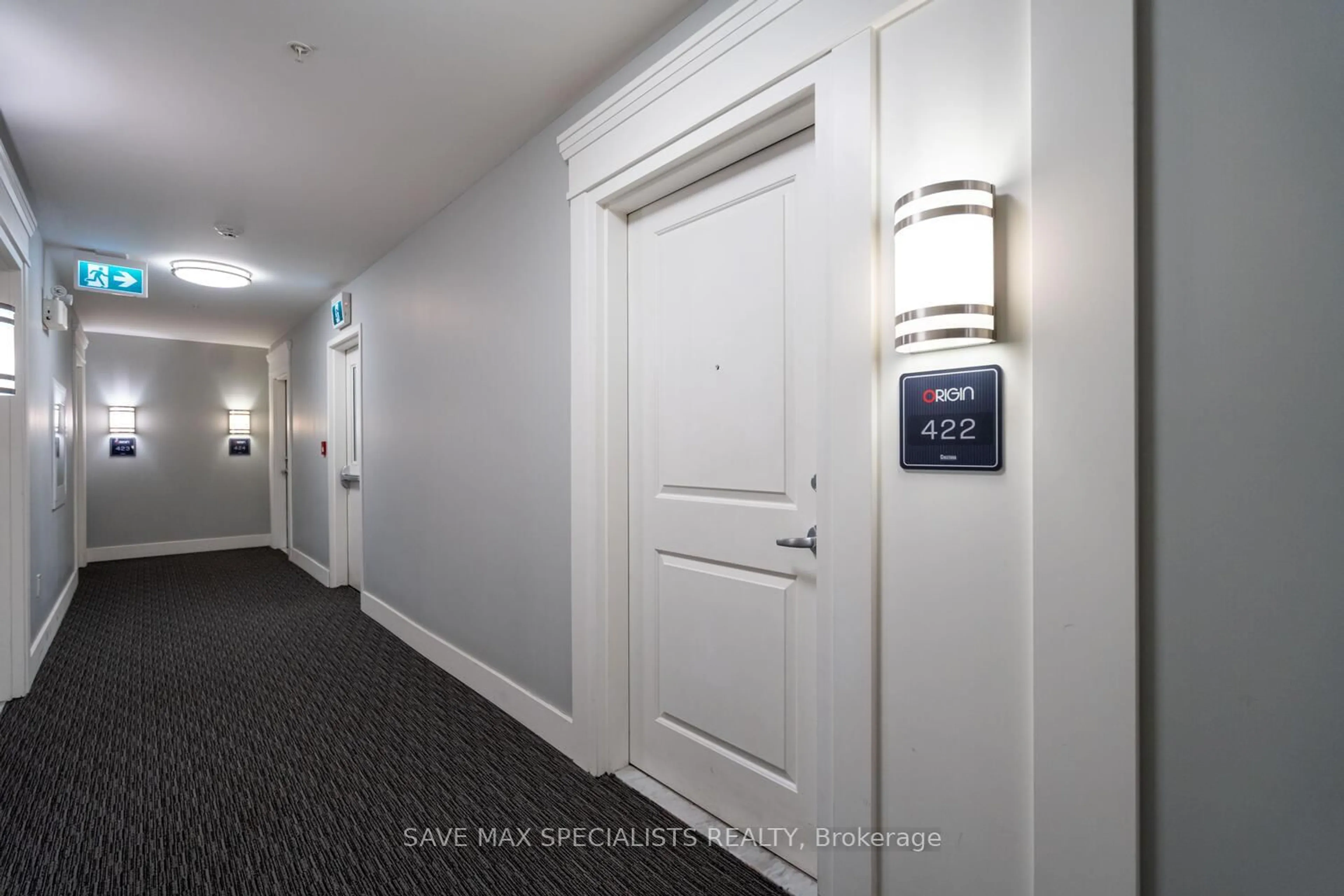 Indoor foyer for 640 Sauve St #422, Milton Ontario L9T 8M4