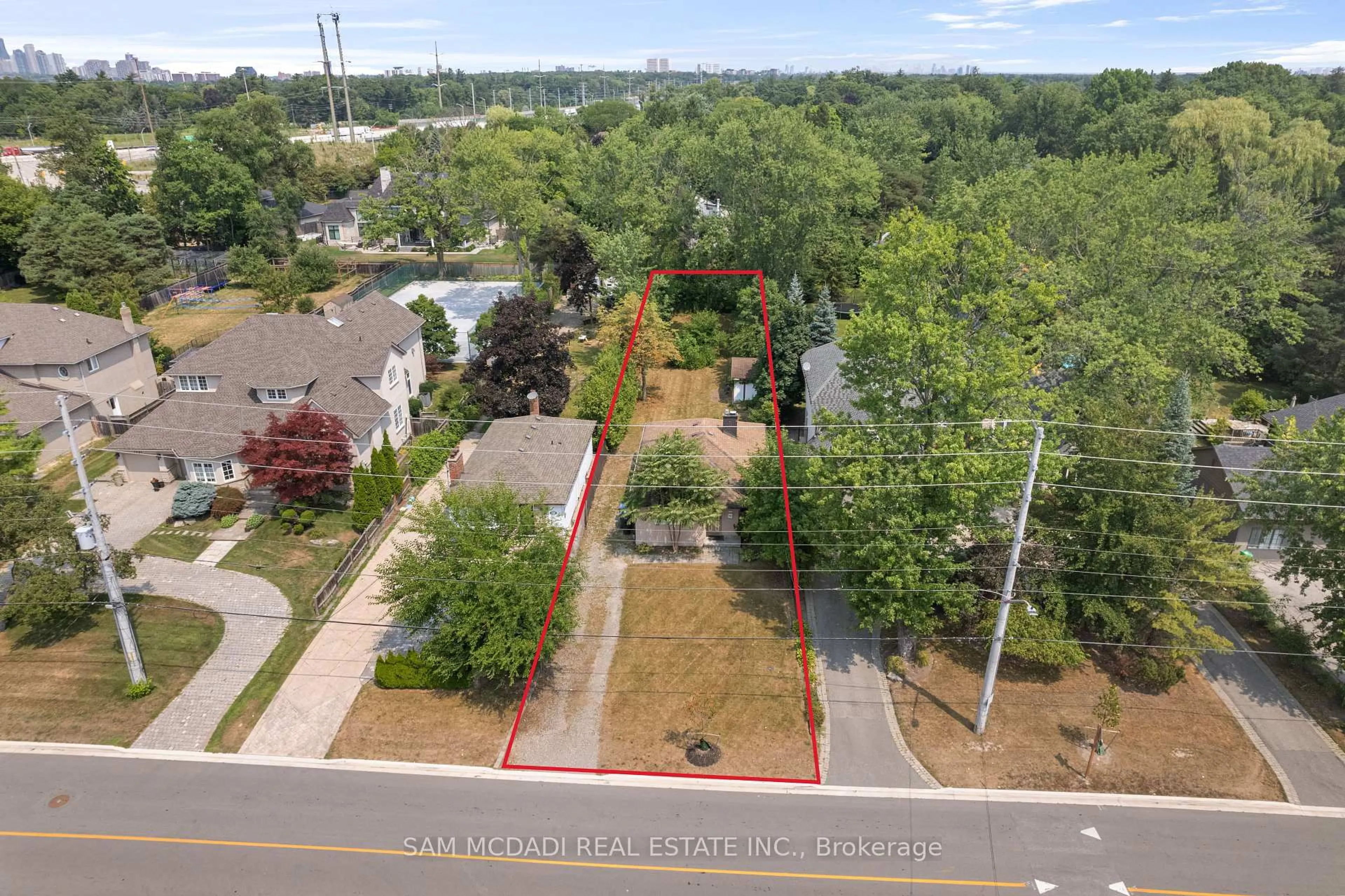 A pic from outside/outdoor area/front of a property/back of a property/a pic from drone, street for 1503 Indian Grve, Mississauga Ontario L5H 2S5