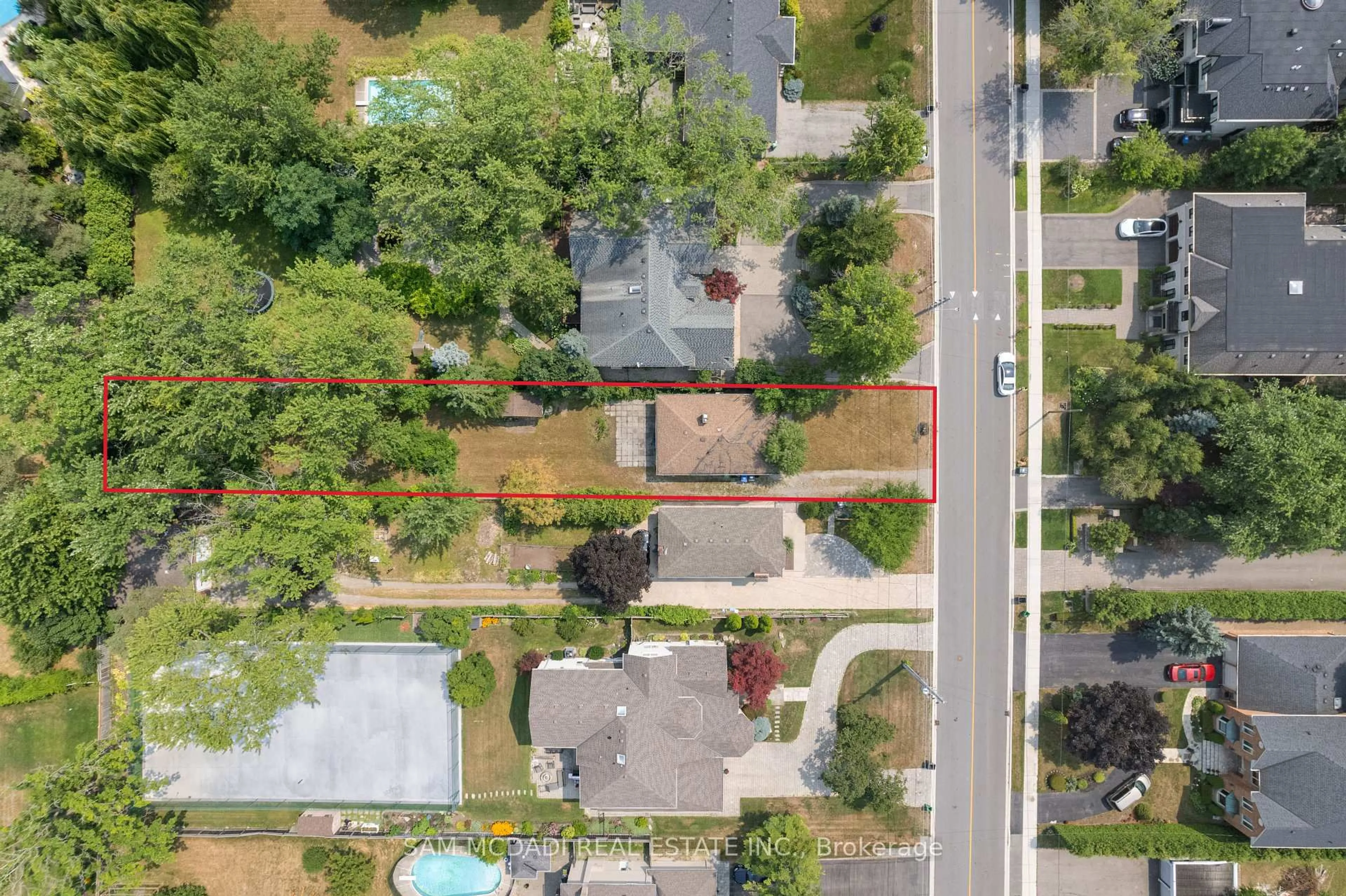 A pic from outside/outdoor area/front of a property/back of a property/a pic from drone, street for 1503 Indian Grve, Mississauga Ontario L5H 2S5