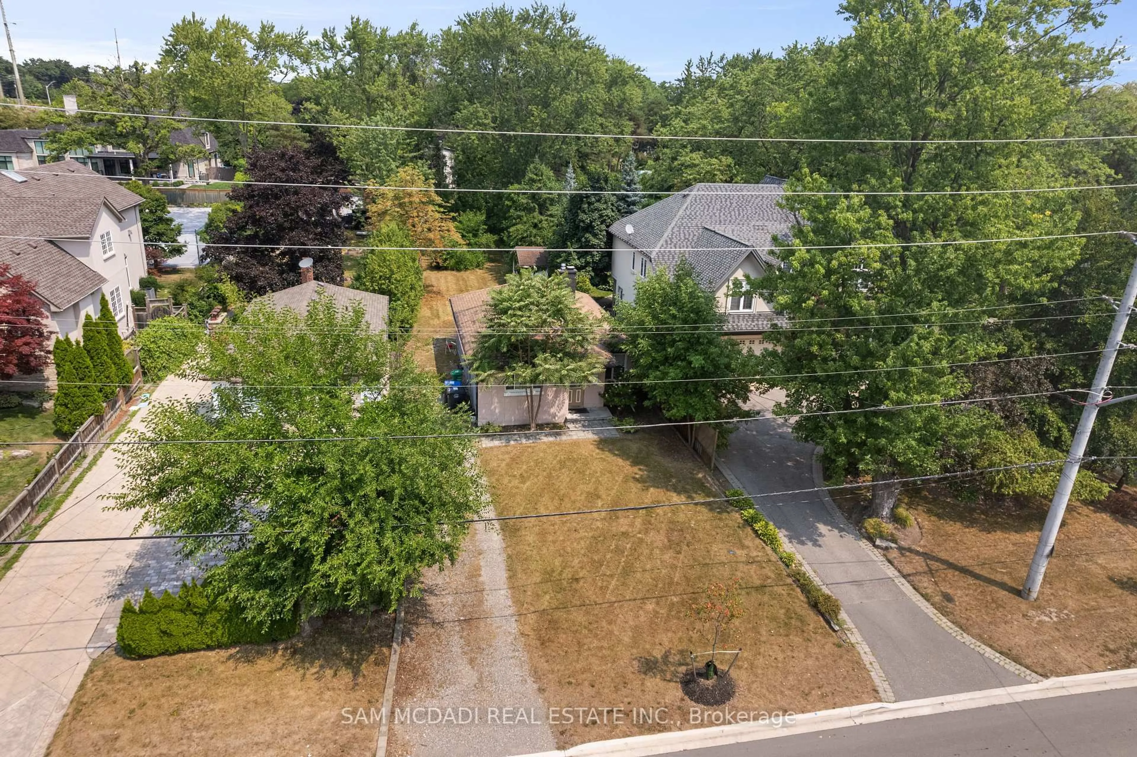A pic from outside/outdoor area/front of a property/back of a property/a pic from drone, street for 1503 Indian Grve, Mississauga Ontario L5H 2S5