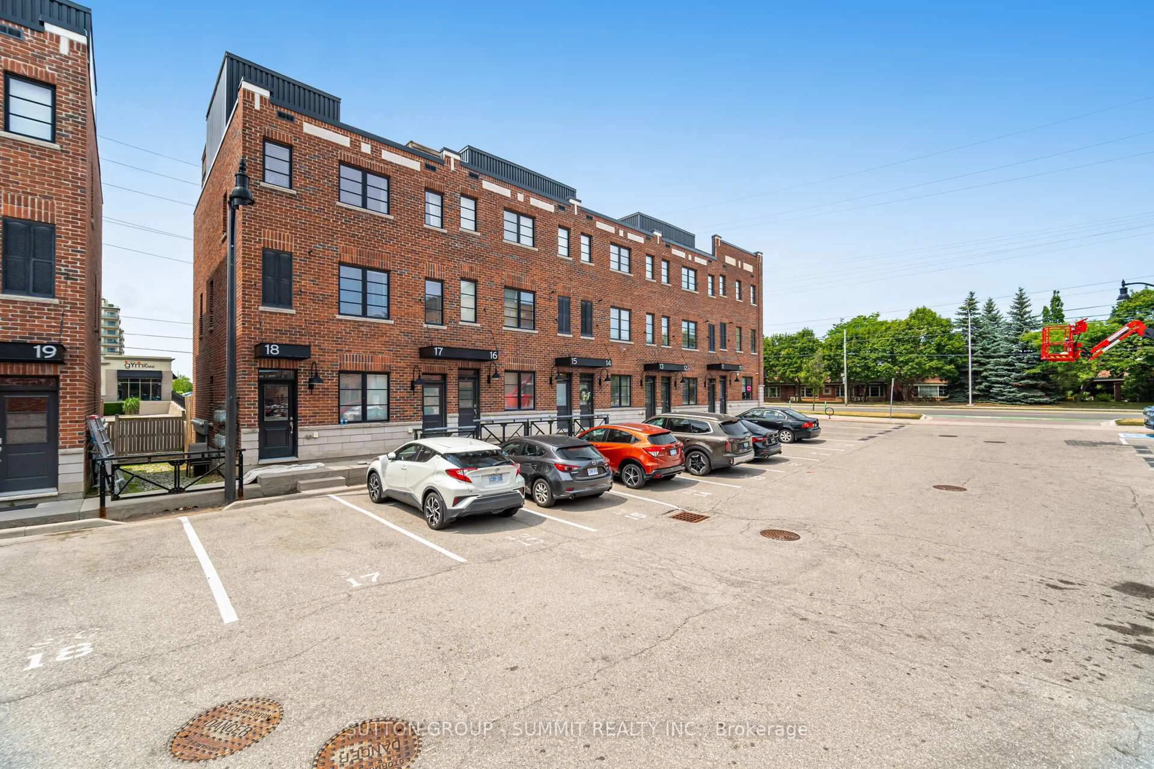 A pic from outside/outdoor area/front of a property/back of a property/a pic from drone, building for 70 Plains Rd #12, Burlington Ontario L7T 0B6