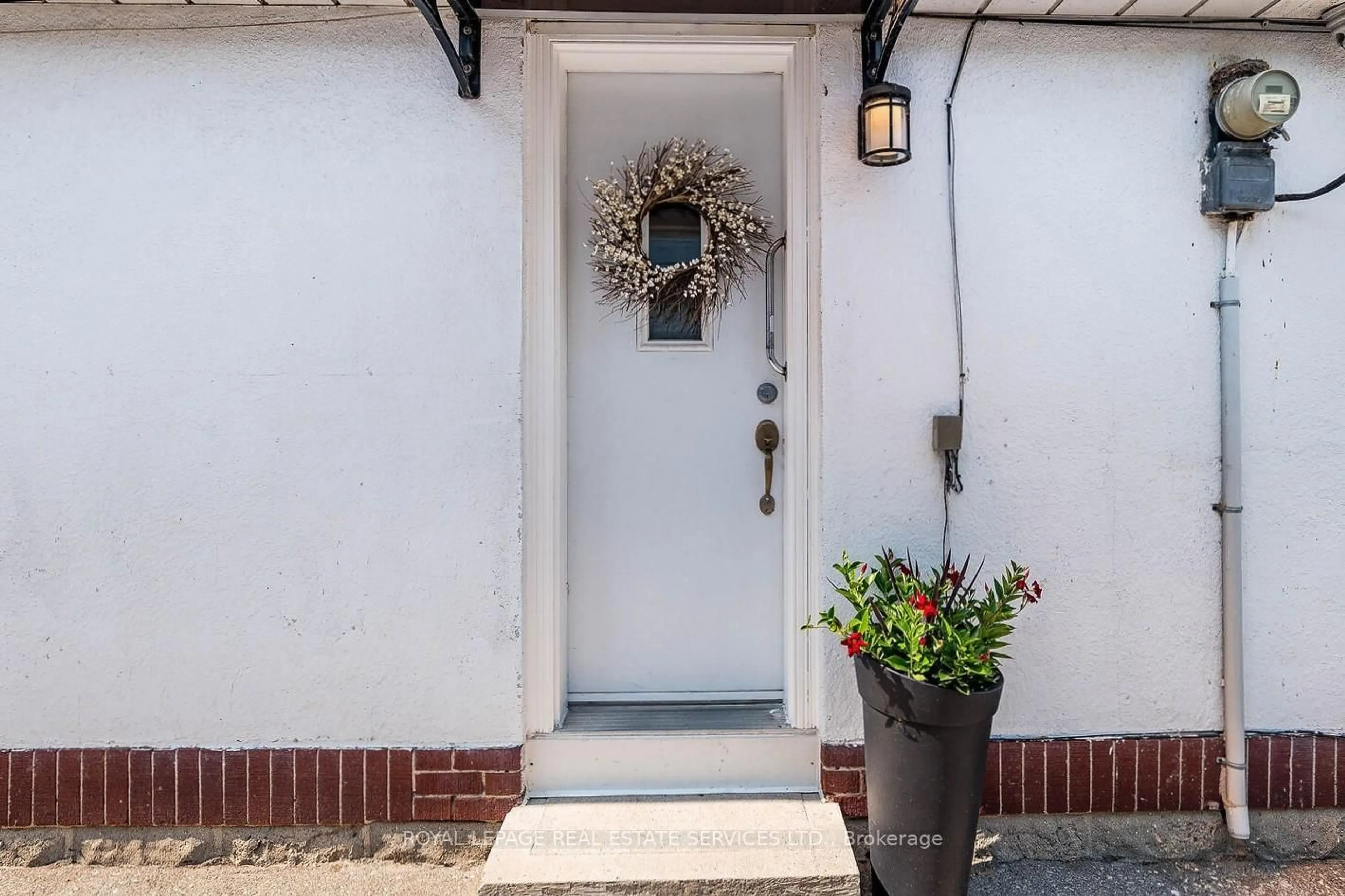 Indoor entryway for 54 Second St, Toronto Ontario M8V 2X3