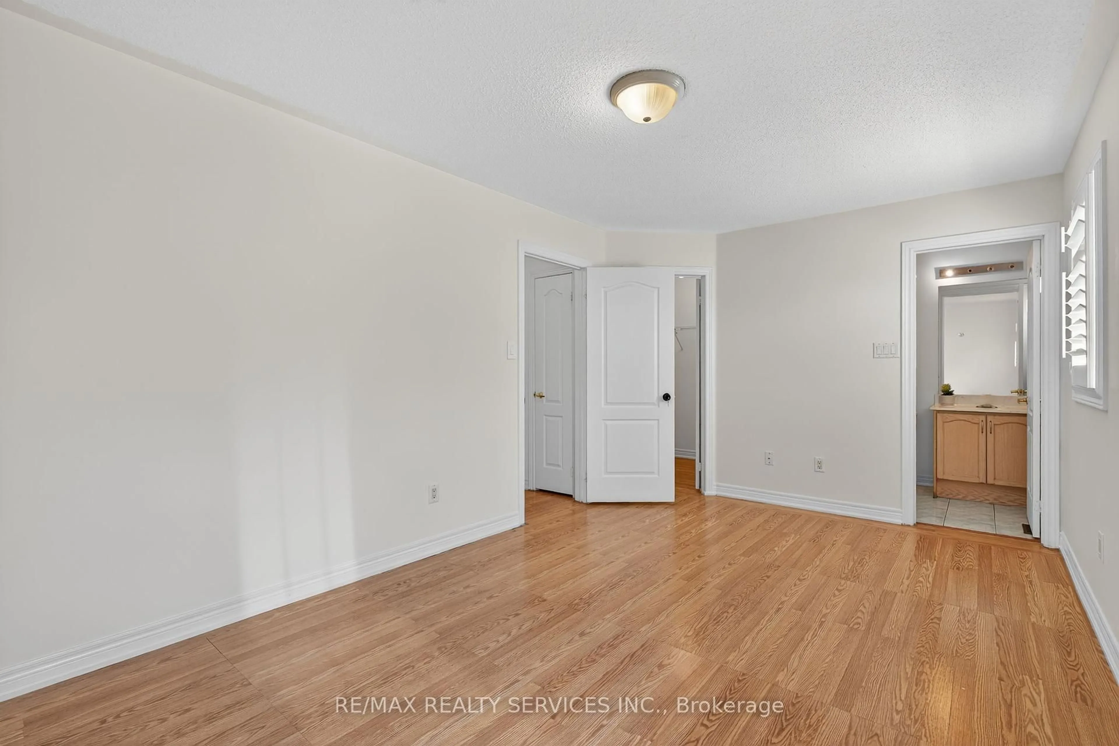 A pic of a room for 18 Fishing Cres, Brampton Ontario L6V 4T4