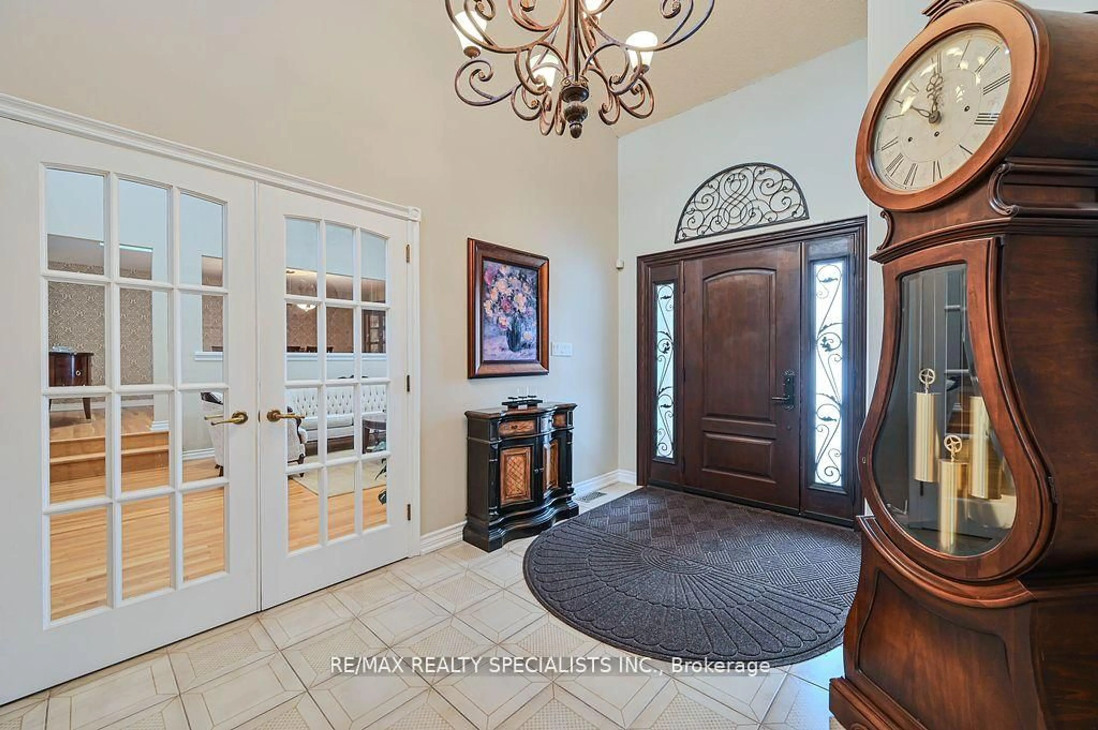 Indoor entryway for 6 Leone Lane, Brampton Ontario L6P 0K9