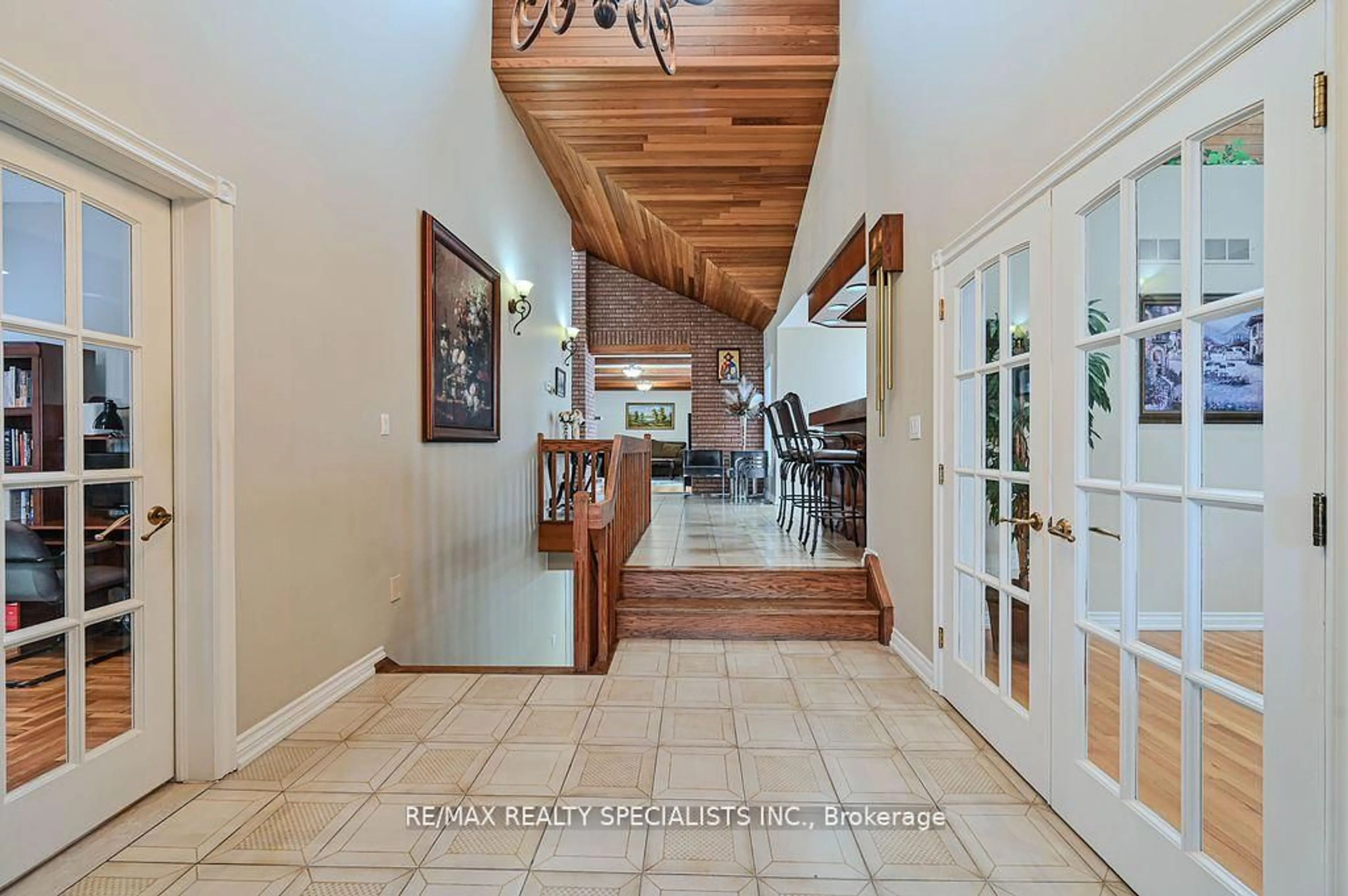 Indoor foyer for 6 Leone Lane, Brampton Ontario L6P 0K9