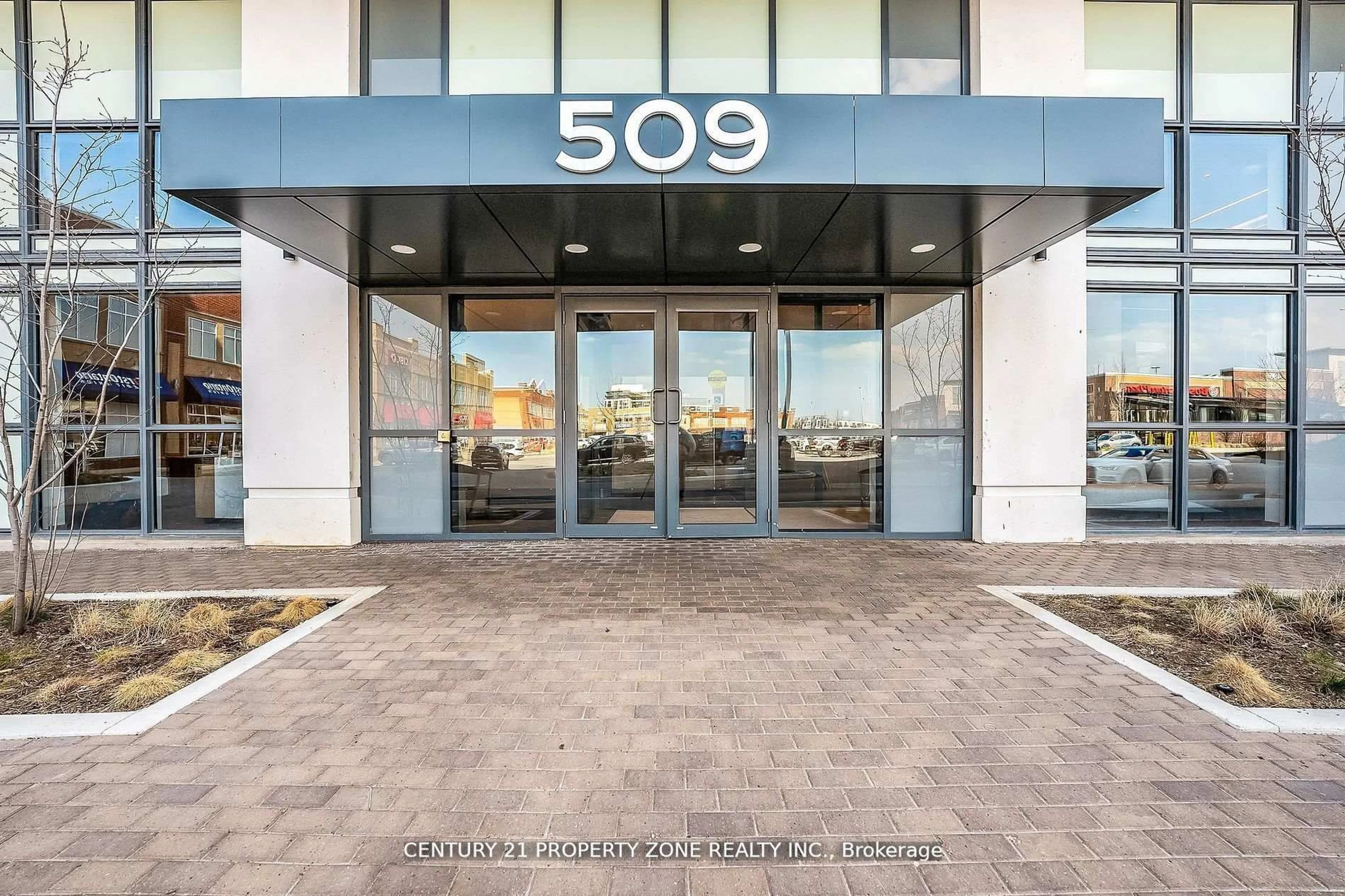 Indoor foyer for 509 Dundas St #417, Oakville Ontario L6M 5P2