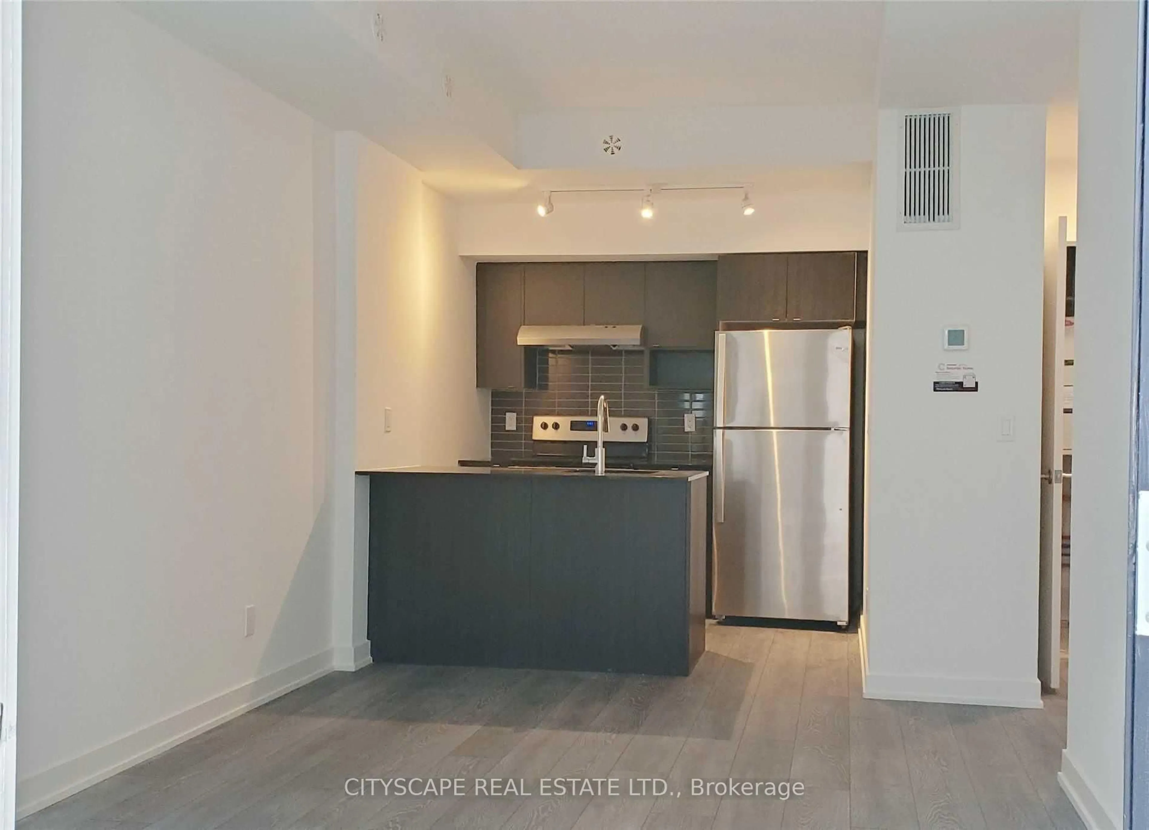 Open concept kitchen, unknown for 1133 Cooke Blvd #818, Burlington Ontario L7T 0C3