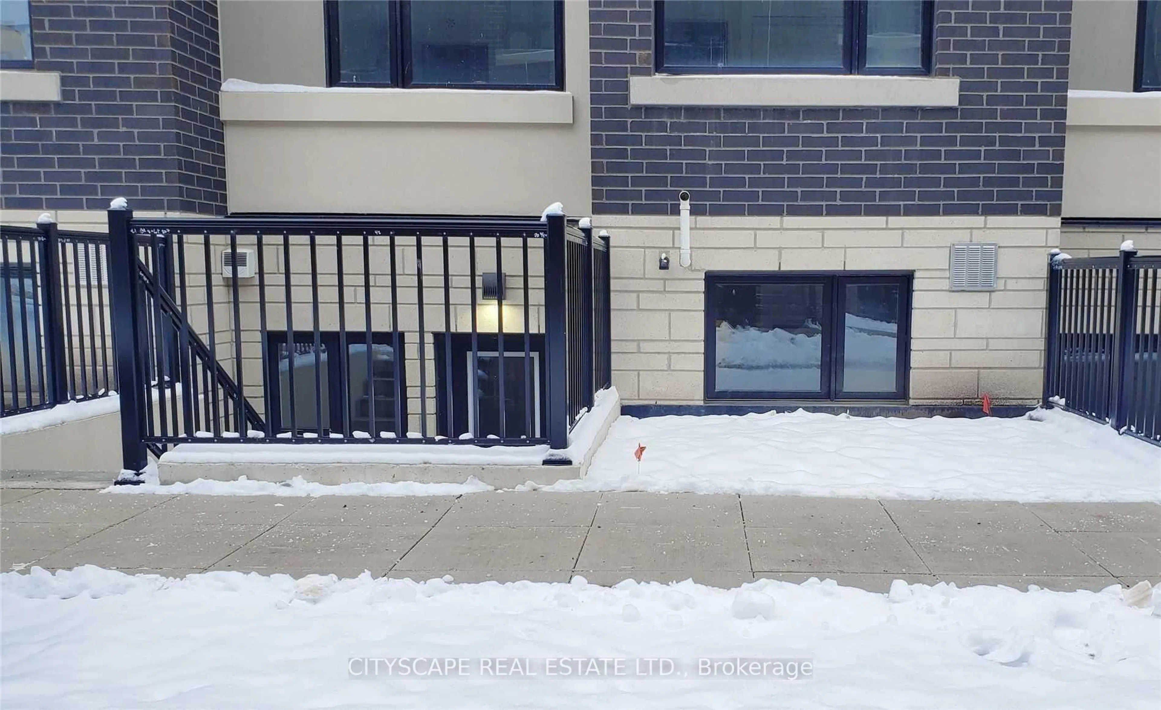 Patio, unknown for 1133 Cooke Blvd #818, Burlington Ontario L7T 0C3