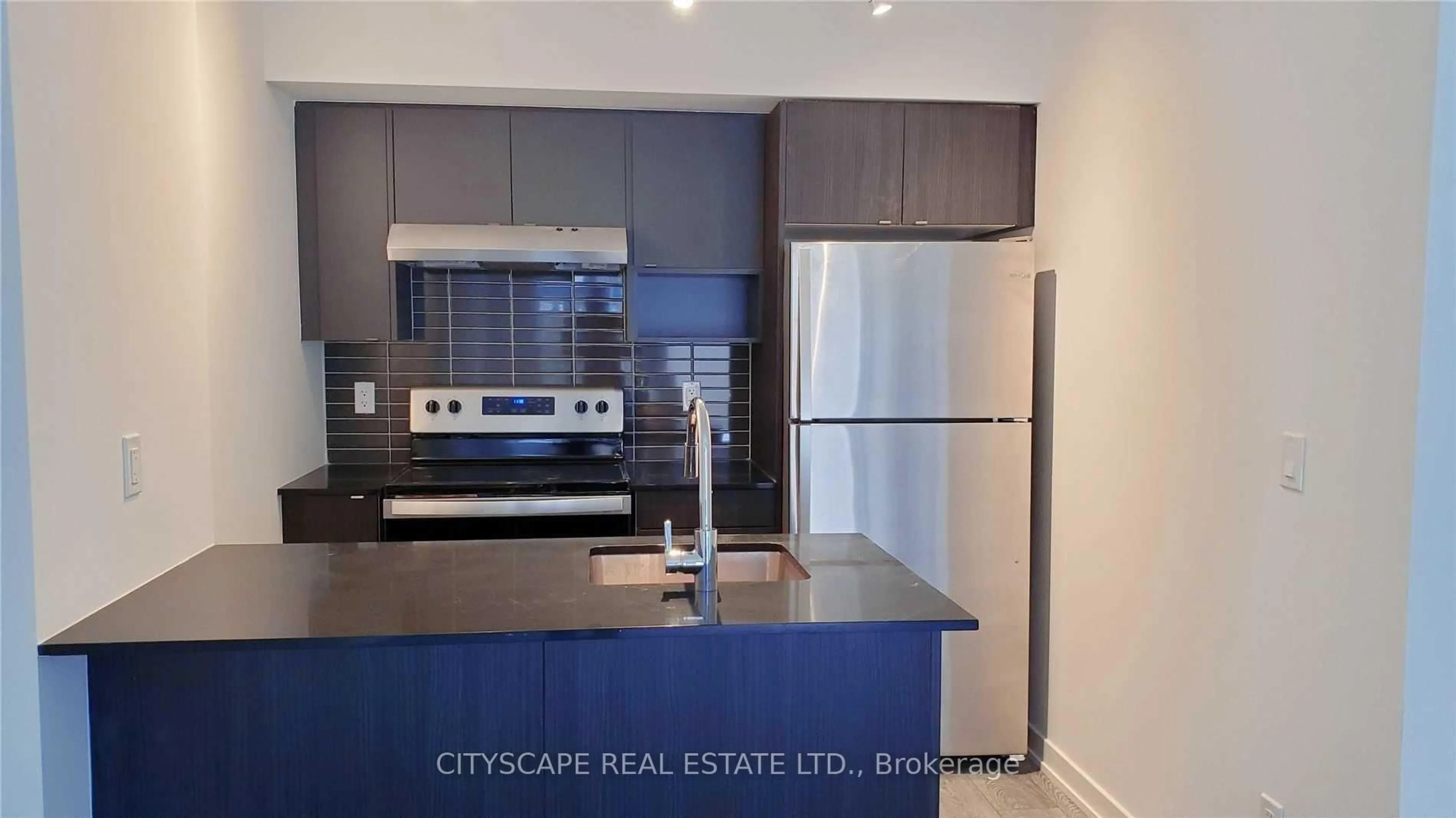 Open concept kitchen, wood/laminate floor for 1133 Cooke Blvd #818, Burlington Ontario L7T 0C3
