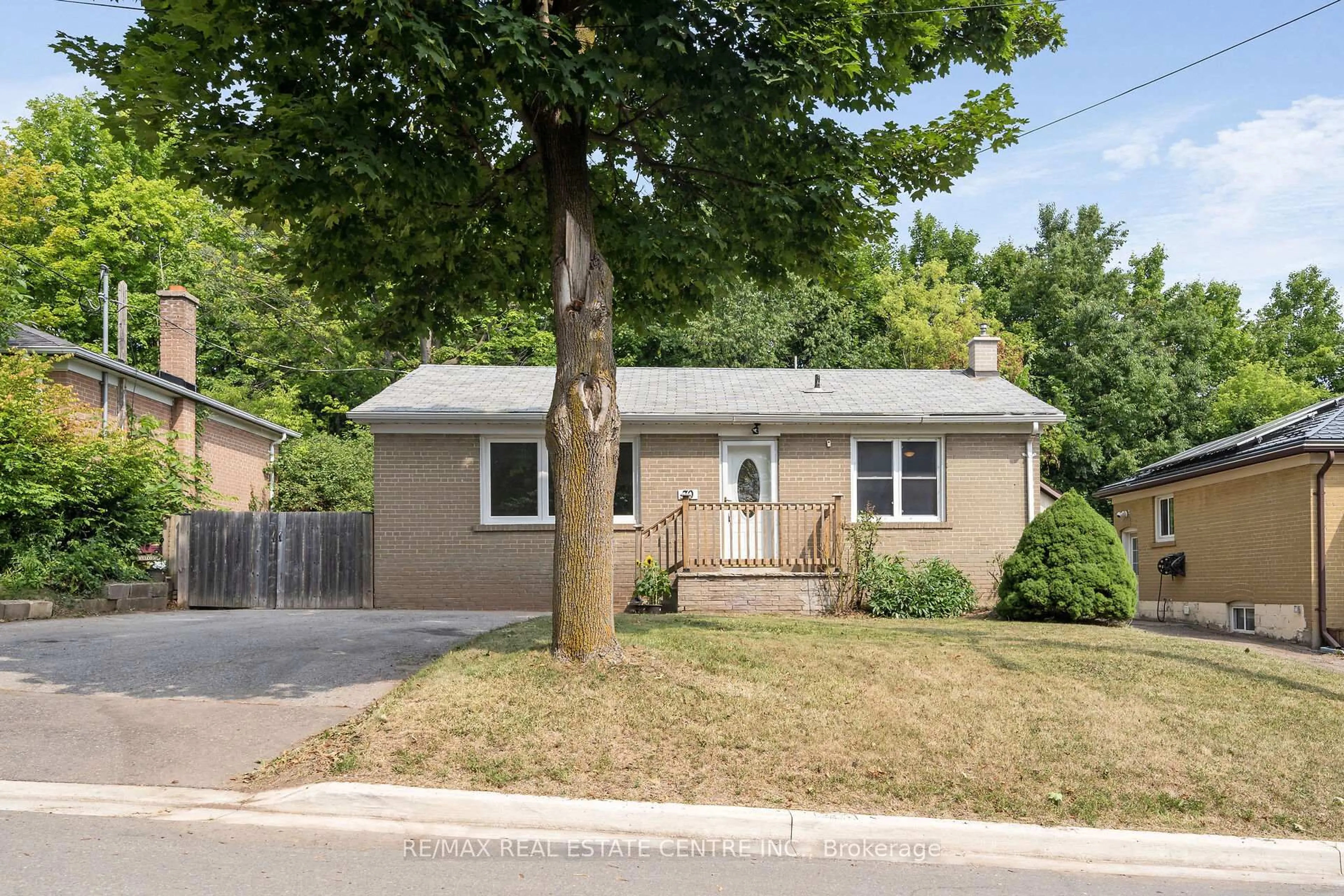 Home with vinyl exterior material, street for 70 Dayfoot Dr, Halton Hills Ontario L7G 2L1