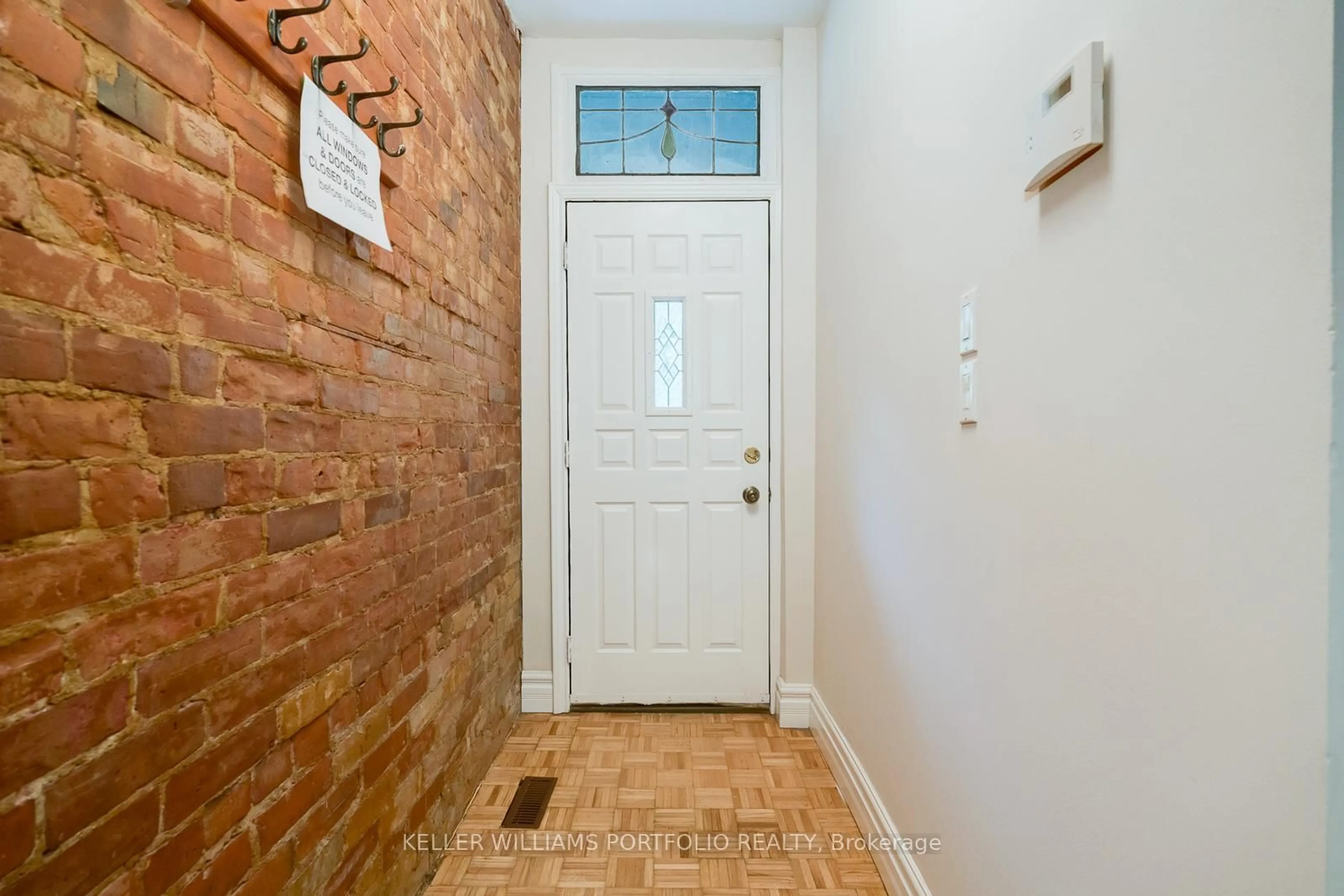 Indoor entryway for 6 Melbourne Ave, Toronto Ontario M6K 1K2