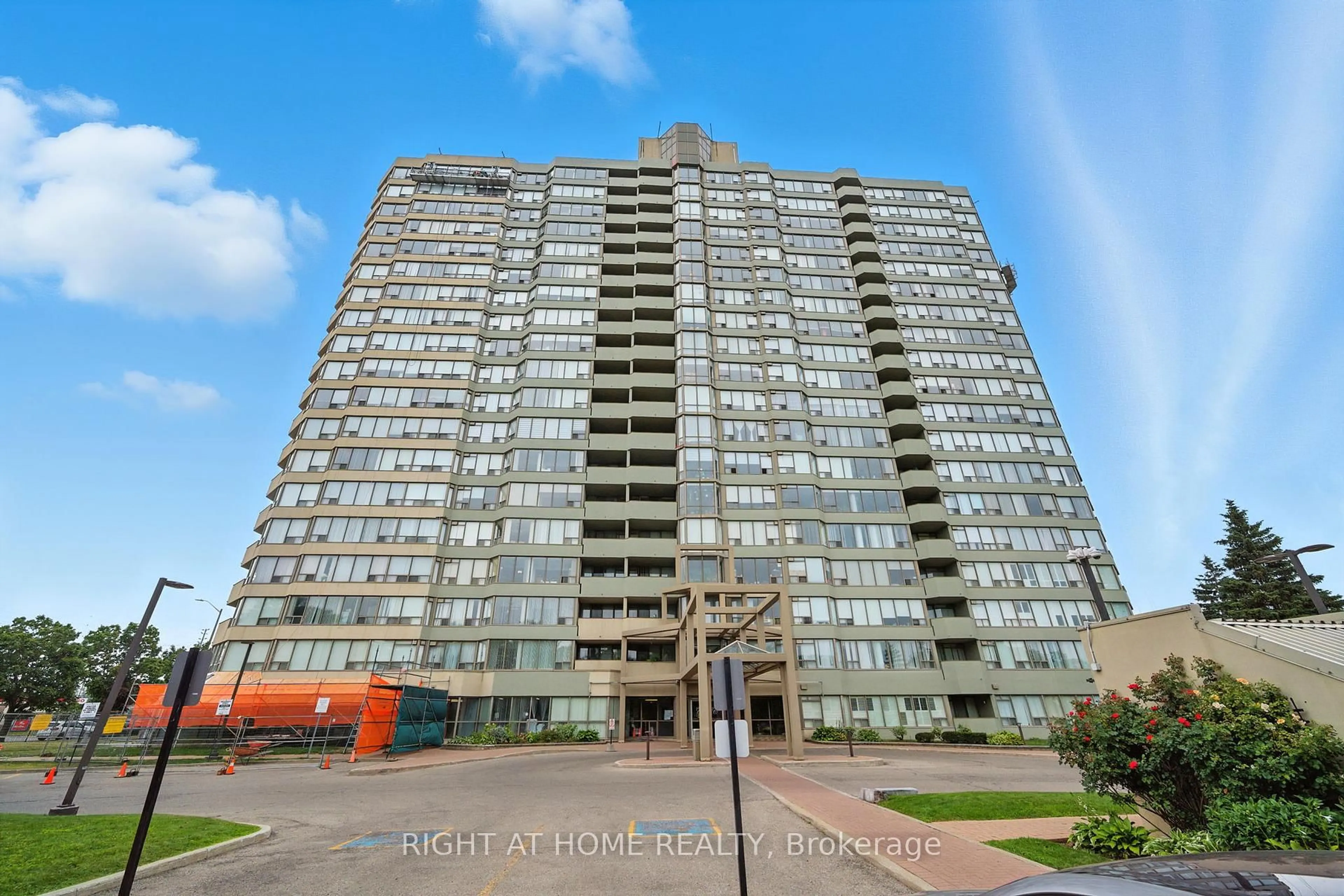 A pic from outside/outdoor area/front of a property/back of a property/a pic from drone, unknown for 700 Constellation Dr #510, Mississauga Ontario L5R 3G8