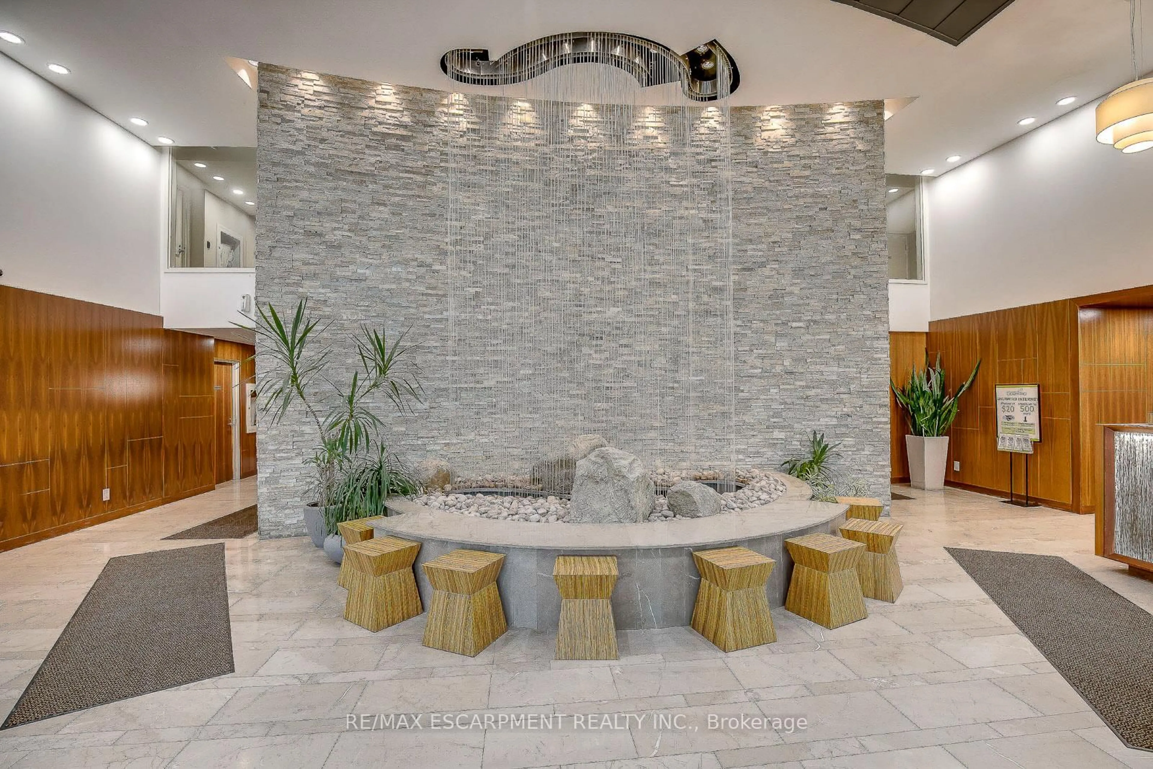 Lobby for 225 Webb Dr #3607, Mississauga Ontario L5B 4P2