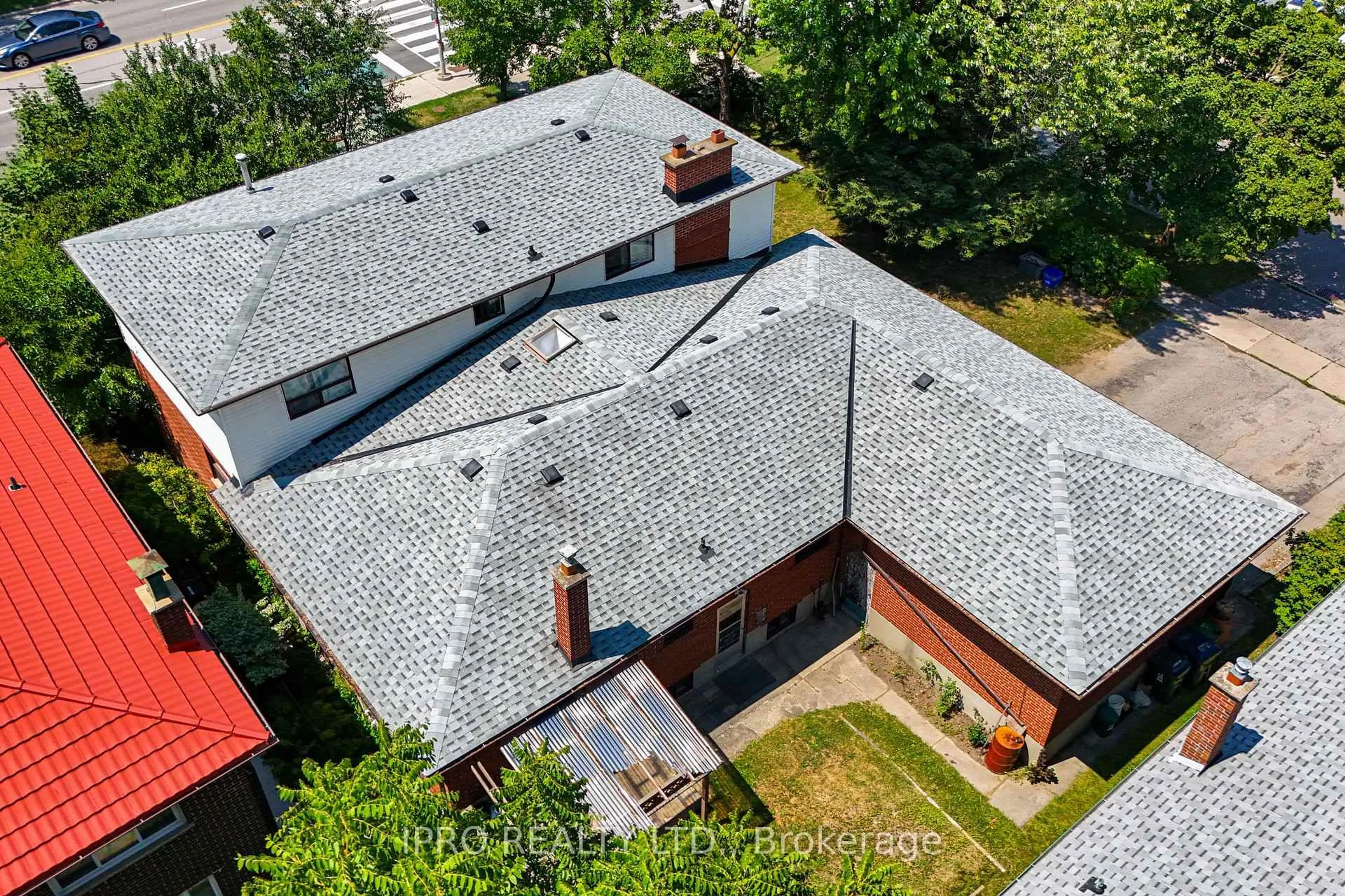 A pic from outside/outdoor area/front of a property/back of a property/a pic from drone, unknown for 1 Northcrest Rd, Toronto Ontario M9R 1P5