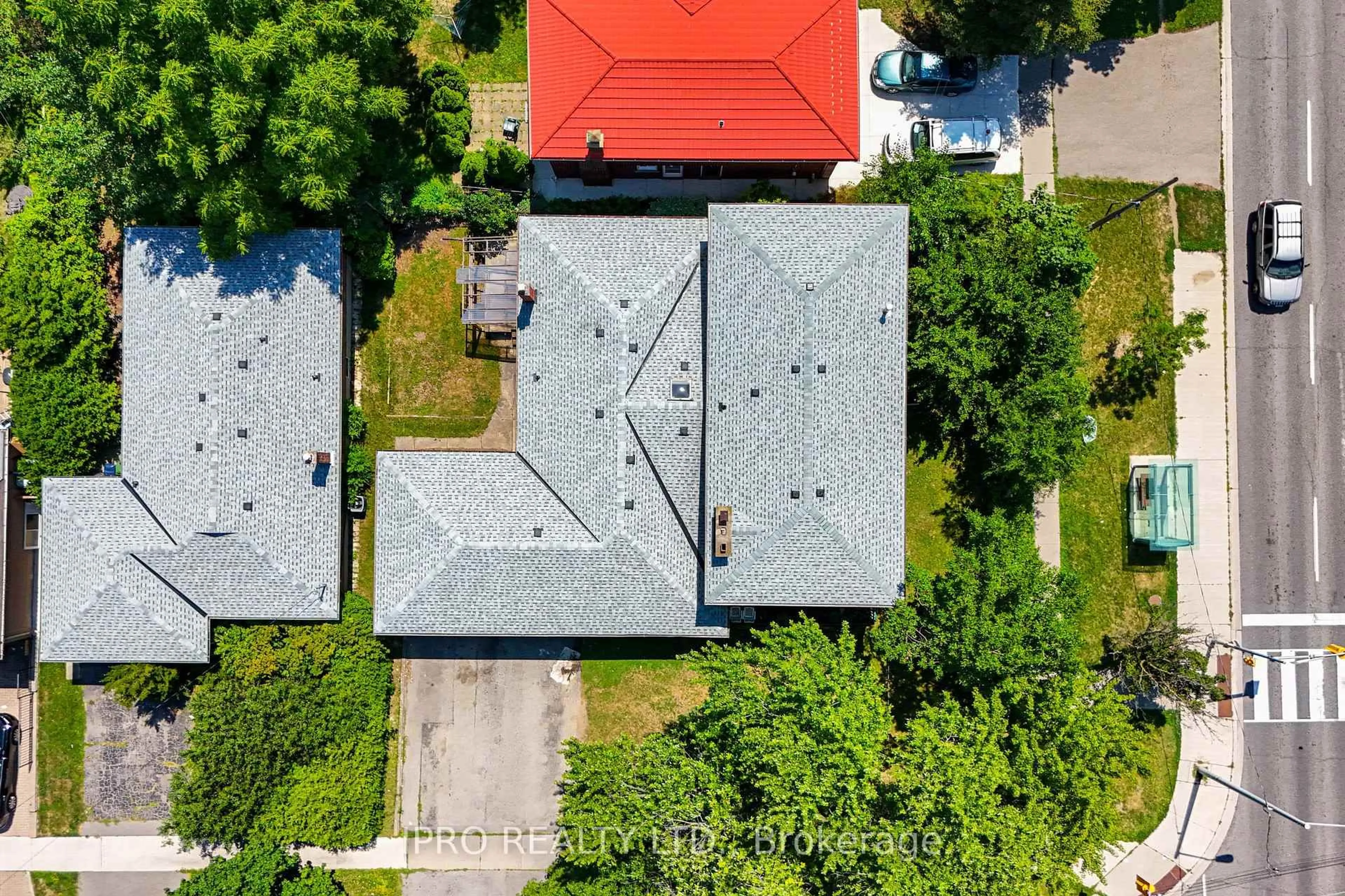 A pic from outside/outdoor area/front of a property/back of a property/a pic from drone, street for 1 Northcrest Rd, Toronto Ontario M9R 1P5