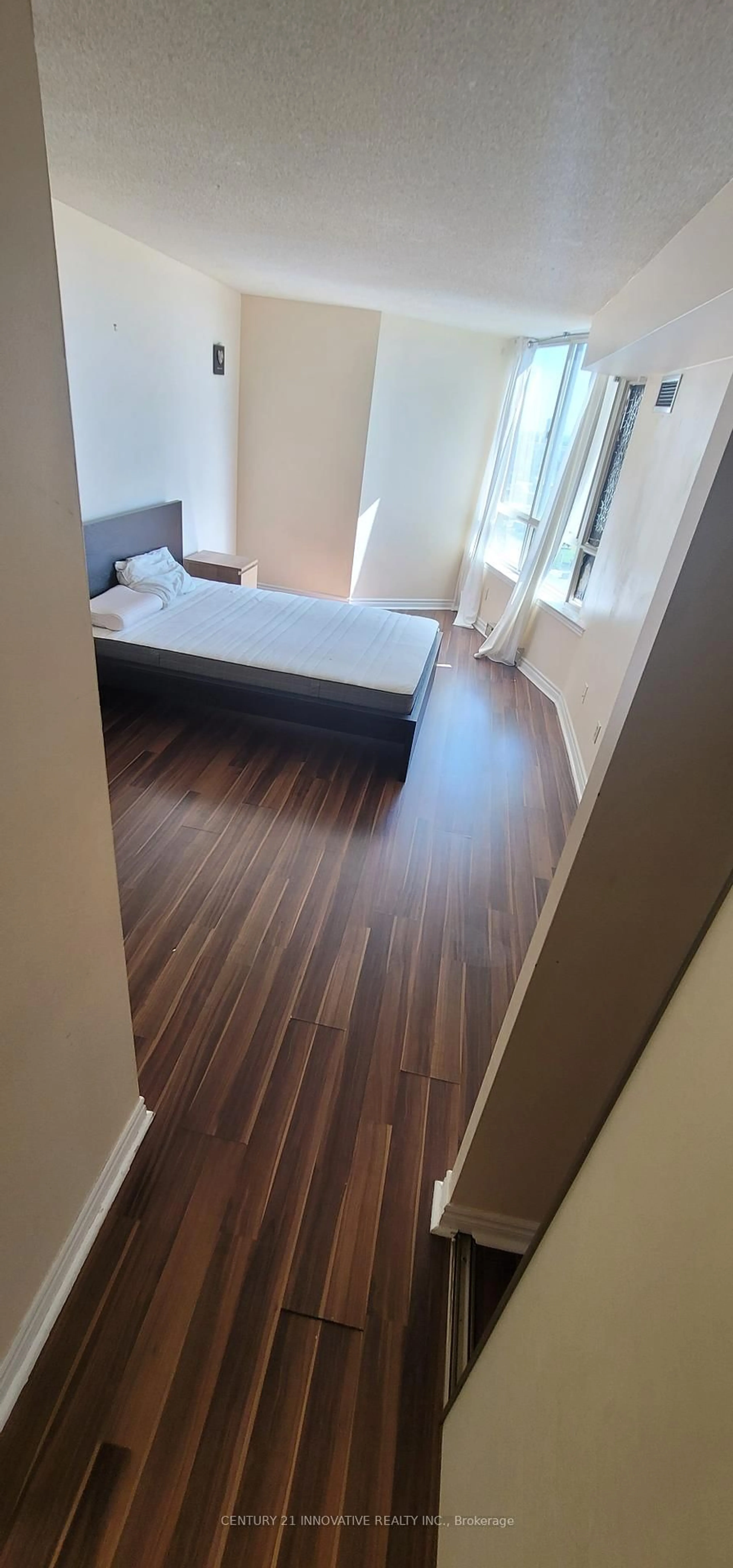 A pic of a room for 2442 Felhaber Cres, Oakville Ontario L6H 7N8
