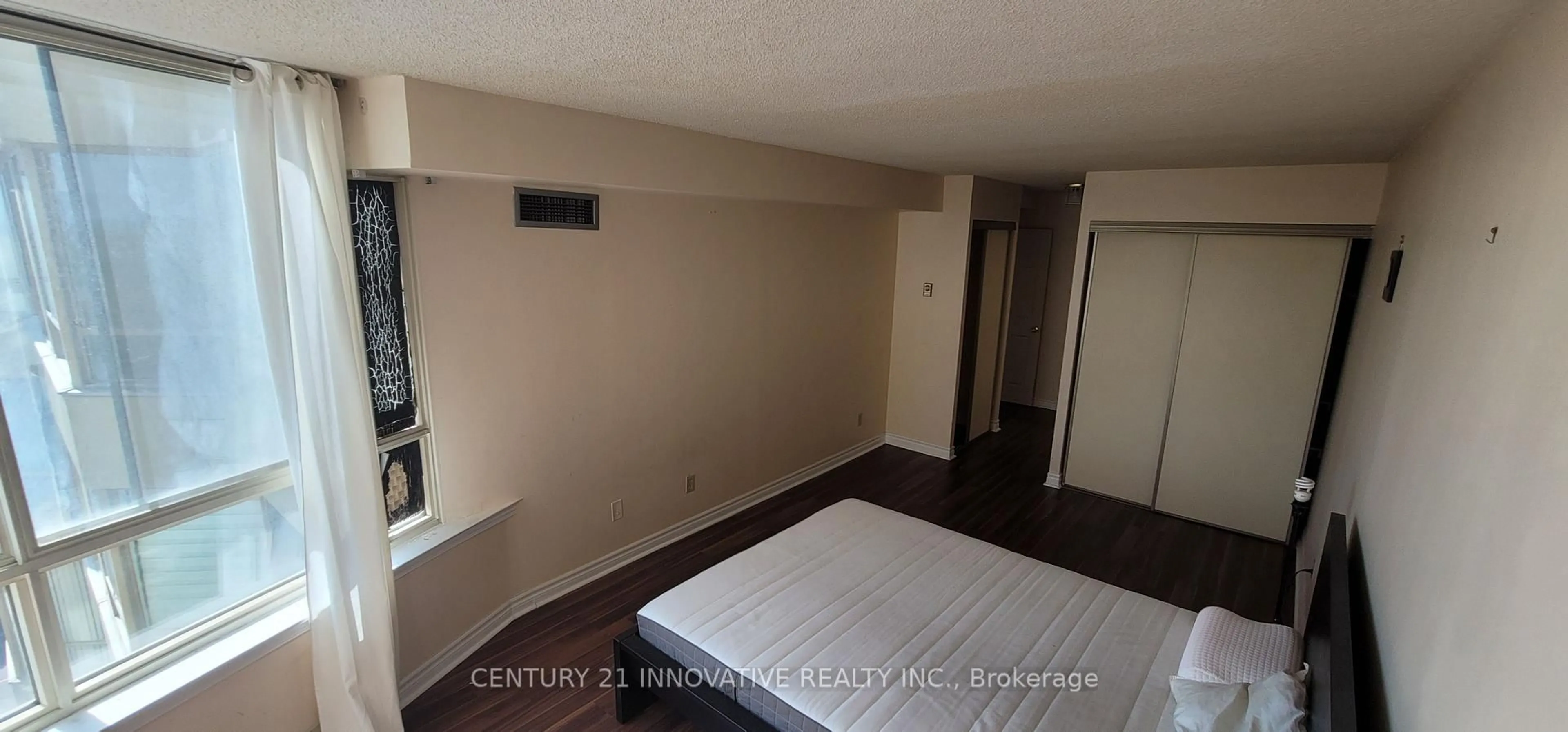 A pic of a room for 2442 Felhaber Cres, Oakville Ontario L6H 7N8